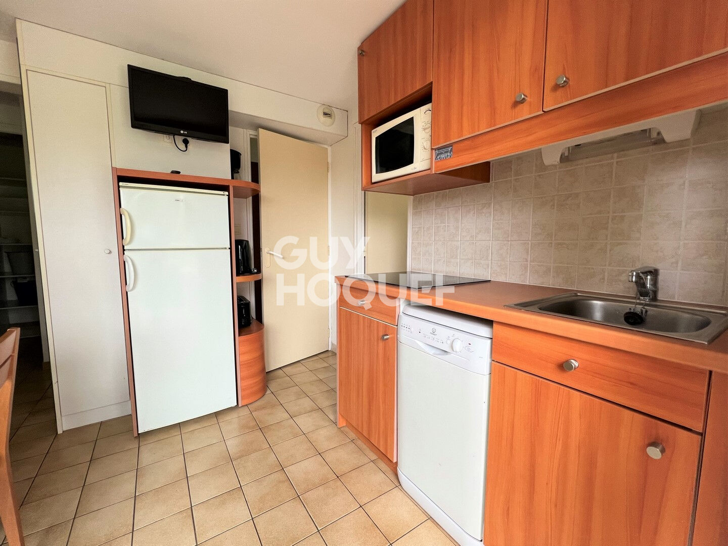 POUR INVESTISSEUR, Appartement en bord de mer à COLLEVILLE SUR MER (14710).