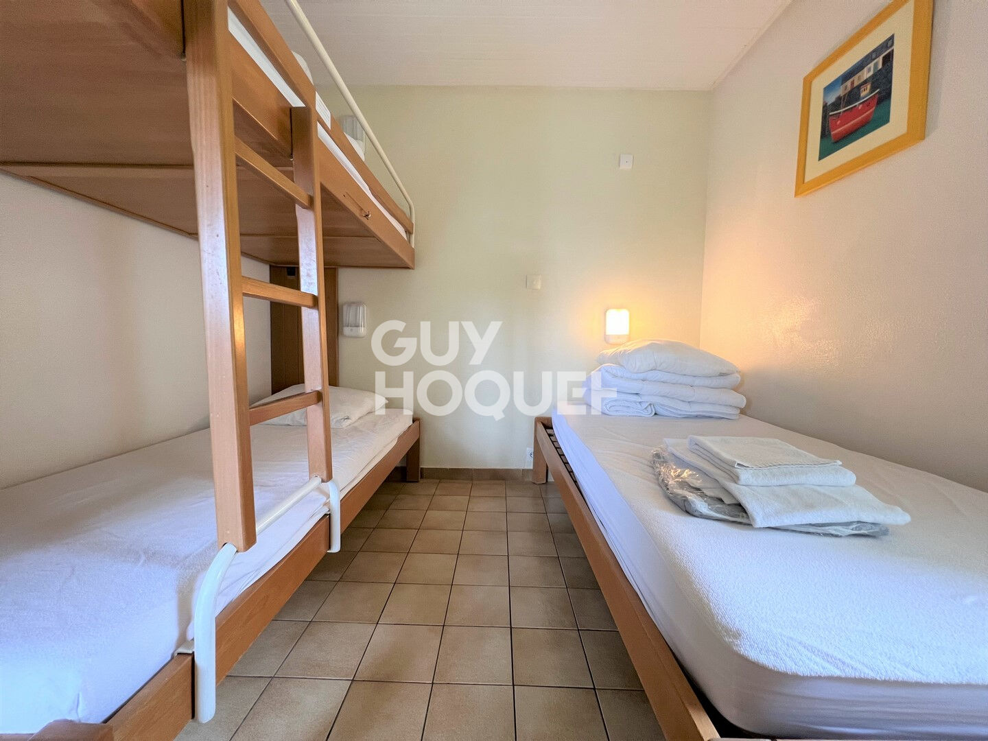 POUR INVESTISSEUR, Appartement en bord de mer à COLLEVILLE SUR MER (14710).