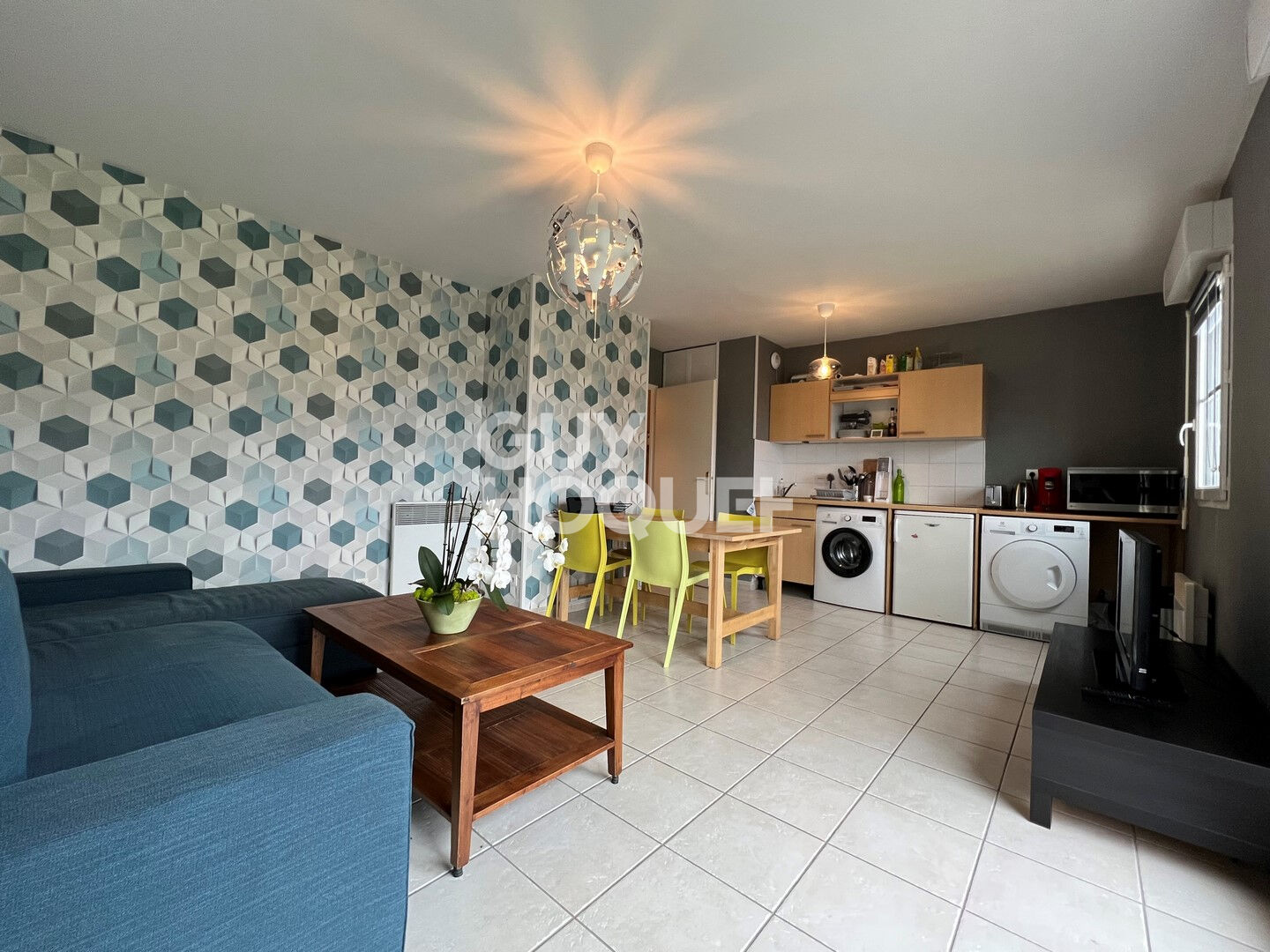 A LOUER, appartement F2 meublé à Port En Bessin de 42 m2 avec parking.