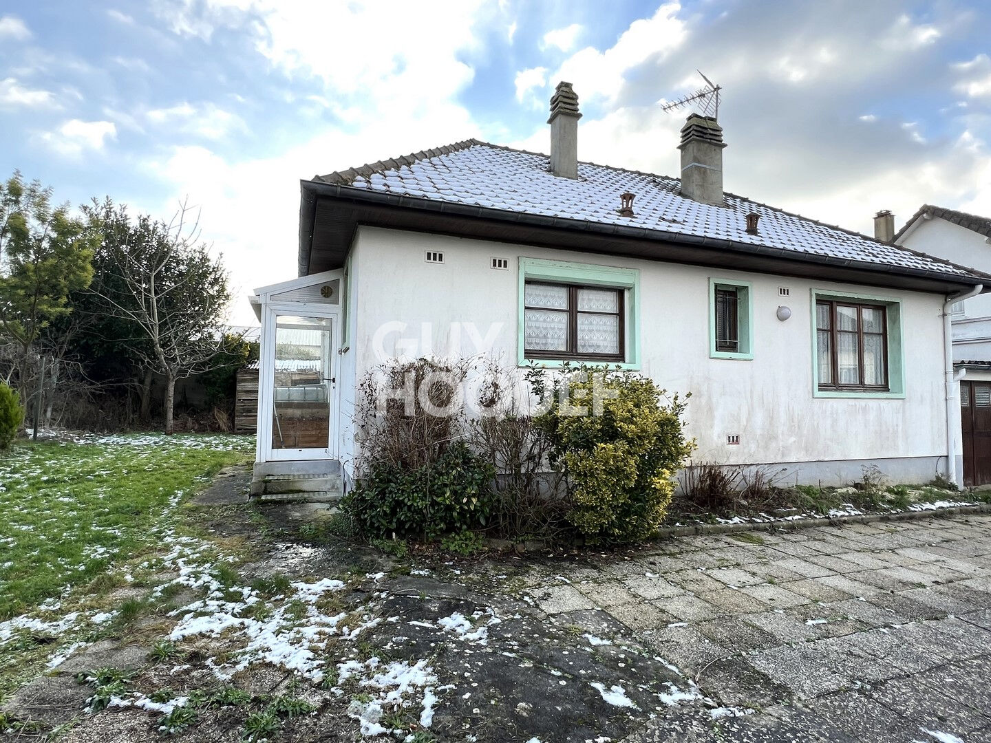A VENDRE, Maison de plain-pied, très proche BAYEUX avec garage.