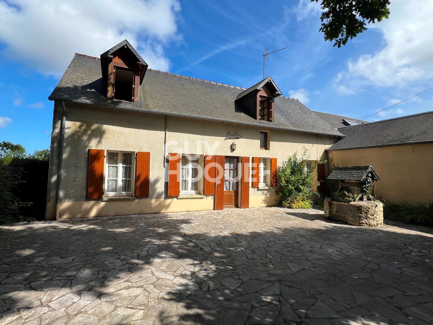A vendre, maison ancienne à l'Ouest de BAYEUX, avec petit pré (14710).