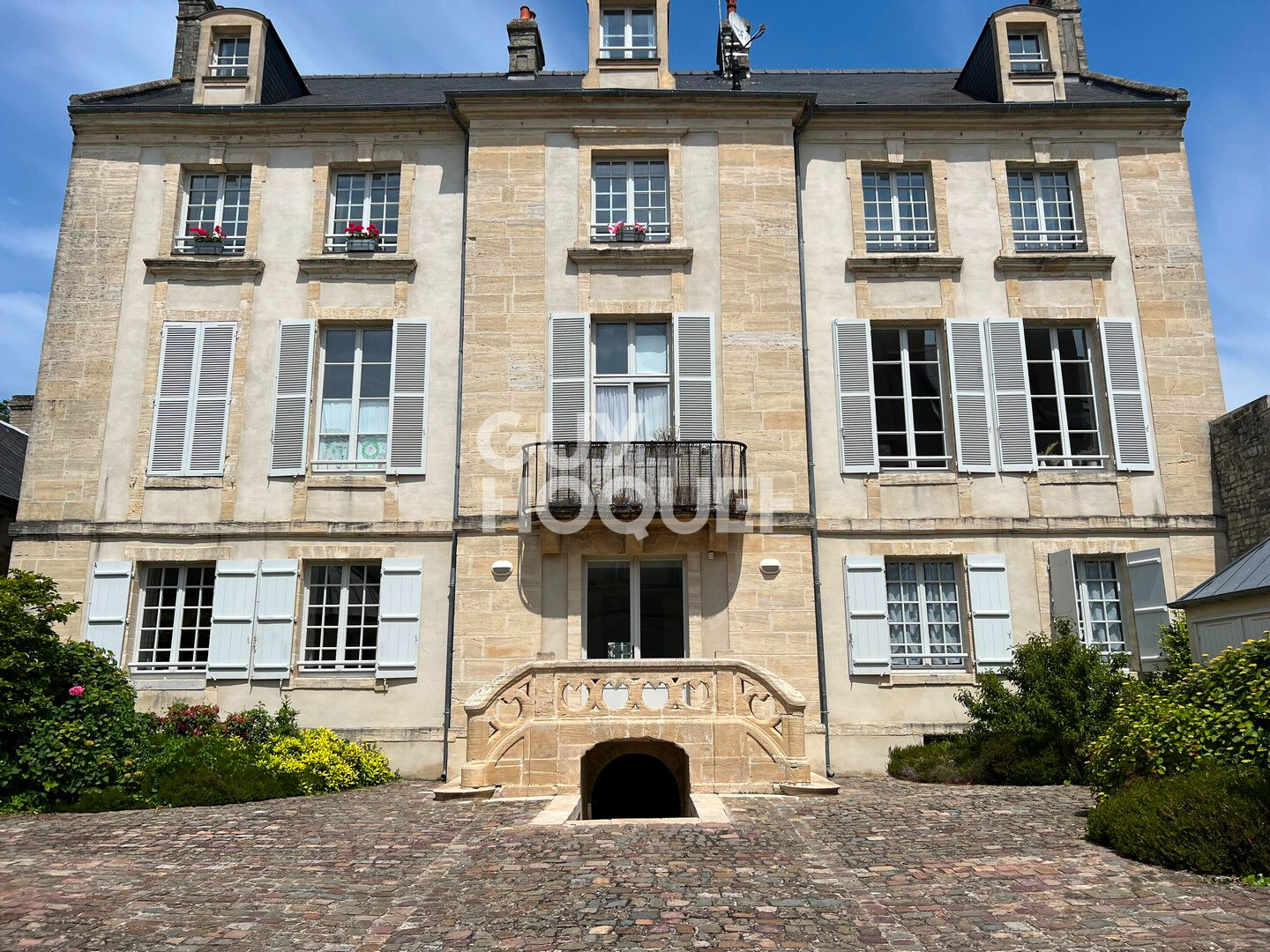 A LOUER, Appartement F2 meublé à BAYEUX (14400), rue des Bouchers.