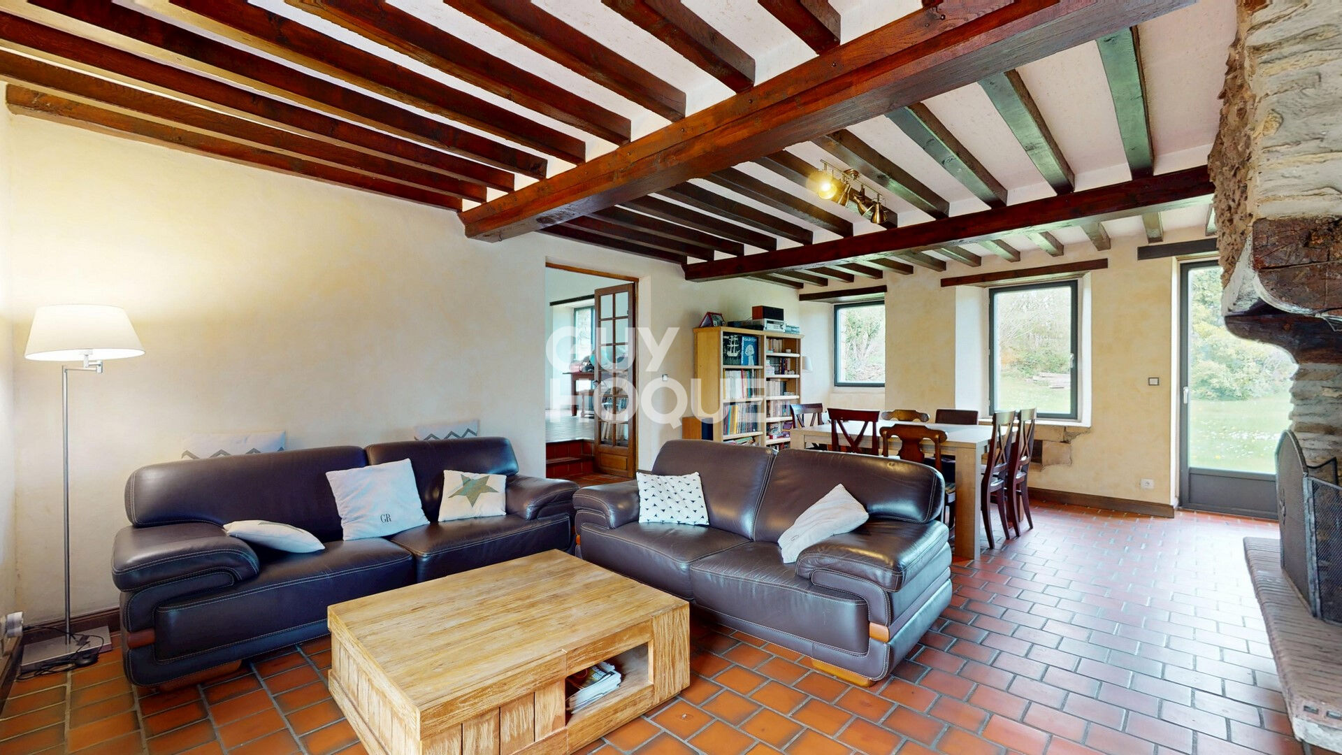 A Vendre, au Sud de BAYEUX, maison ancienne de 210 m² habitables sur 5 580 m² de terrain..