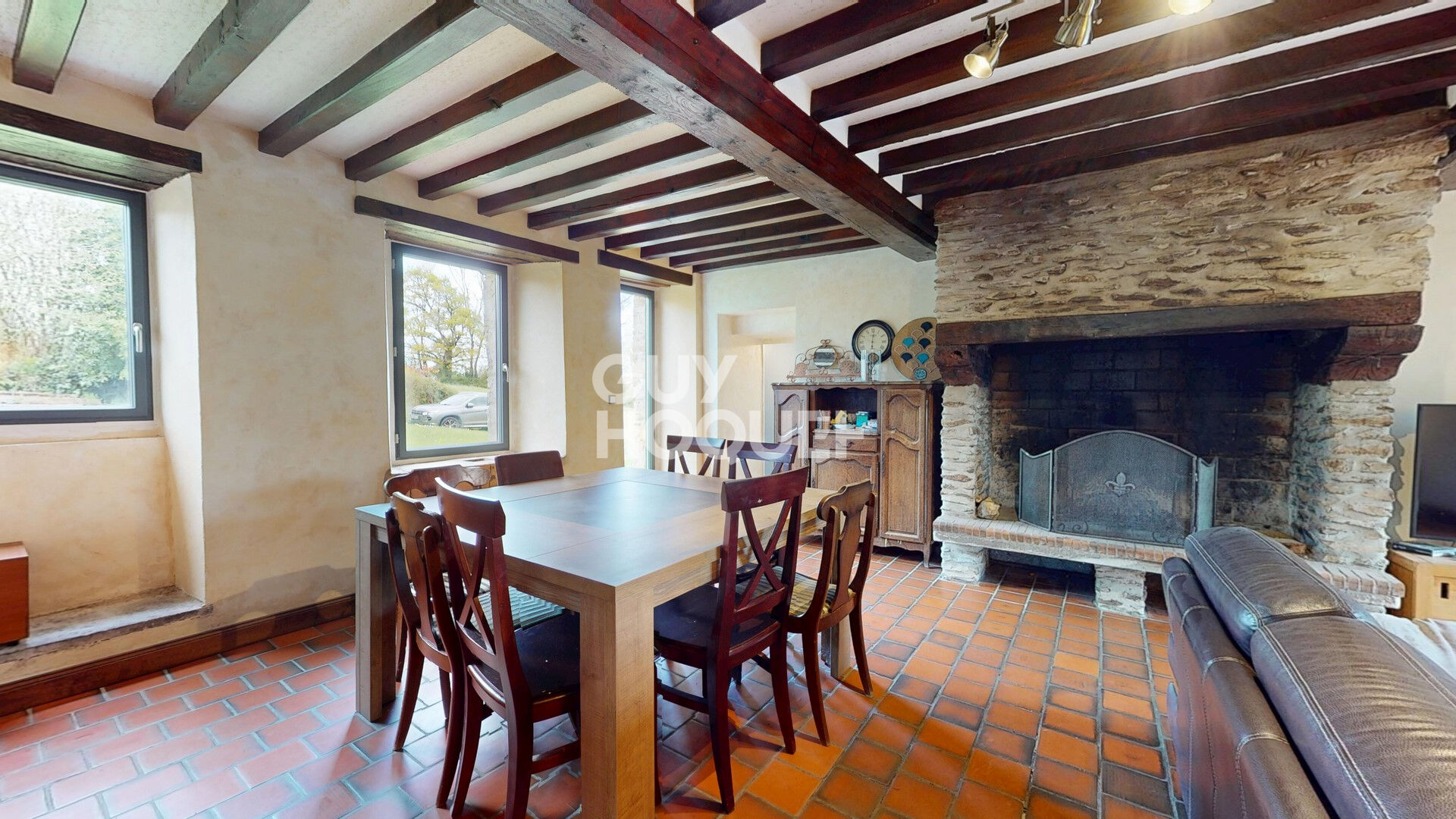 A Vendre, au Sud de BAYEUX, maison ancienne de 210 m² habitables sur 5 580 m² de terrain..