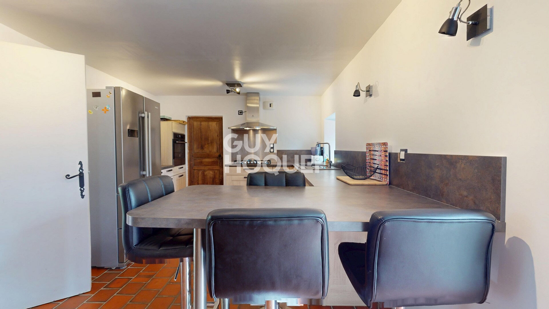 A Vendre, au Sud de BAYEUX, maison ancienne de 210 m² habitables sur 5 580 m² de terrain..