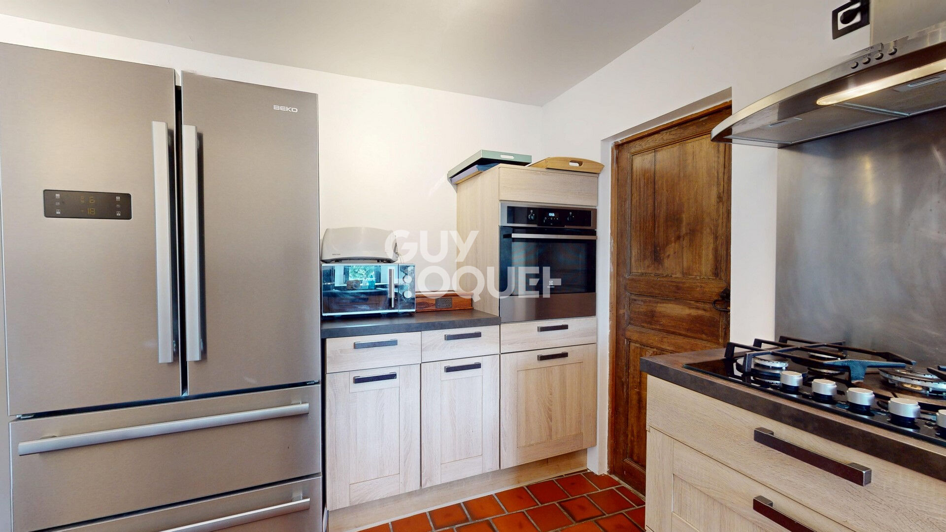 A Vendre, au Sud de BAYEUX, maison ancienne de 210 m² habitables sur 5 580 m² de terrain..