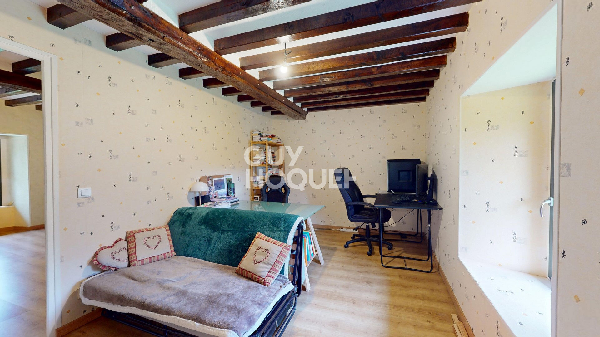 A Vendre, au Sud de BAYEUX, maison ancienne de 210 m² habitables sur 5 580 m² de terrain..