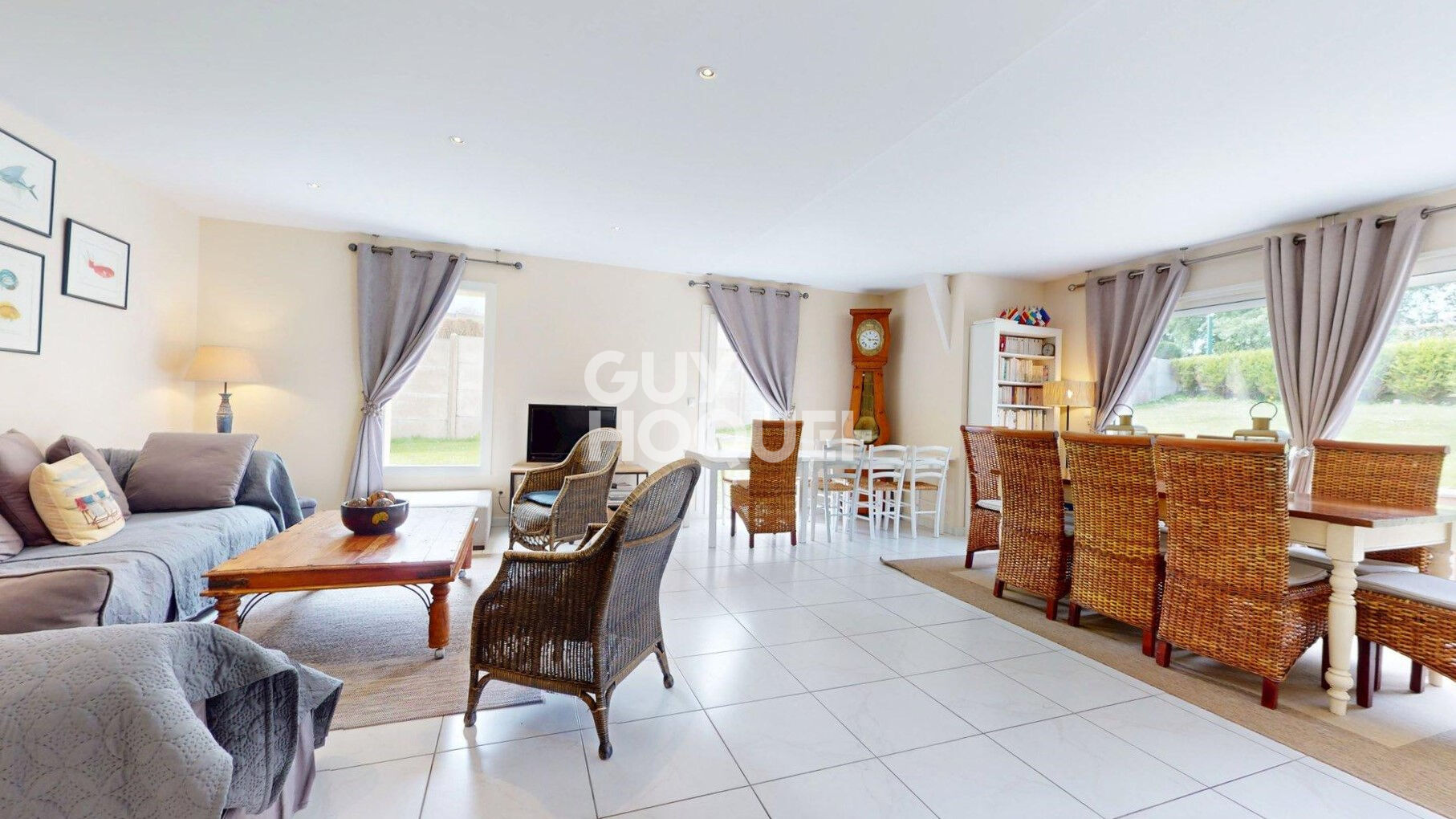 A 300 METRES DE LA PLAGE, Maison contemporaine de 10 pièces principales sur 228 m² habitables.