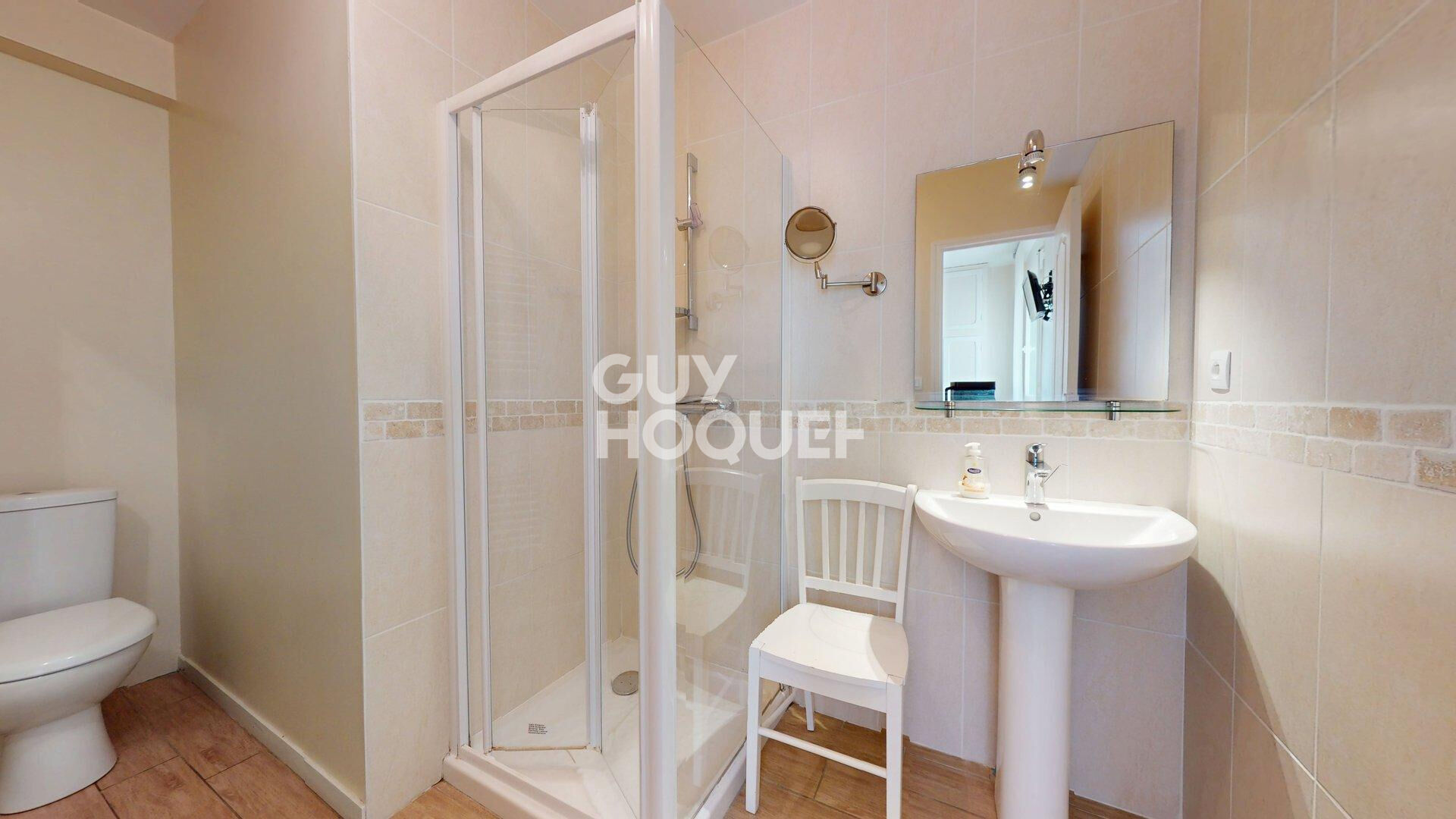 A 300 METRES DE LA PLAGE, Maison contemporaine de 10 pièces principales sur 228 m² habitables.