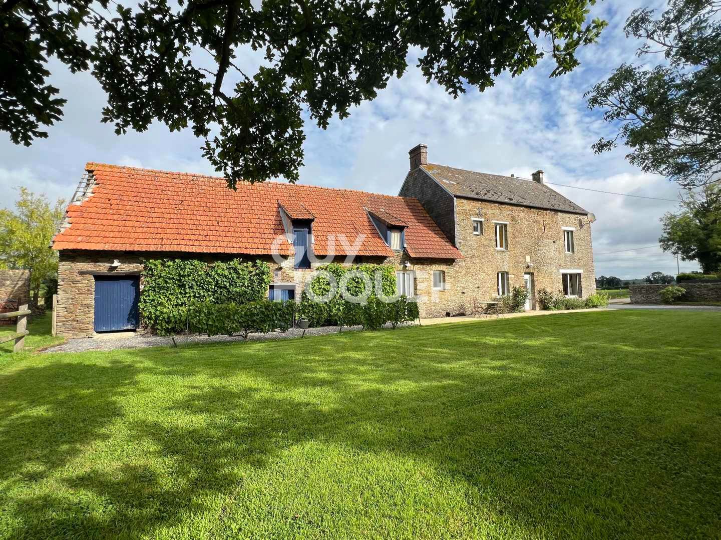 A Vendre, ancien Corps de Ferme avec dépendances et petit pré au Sud de BAYEUX (14240).