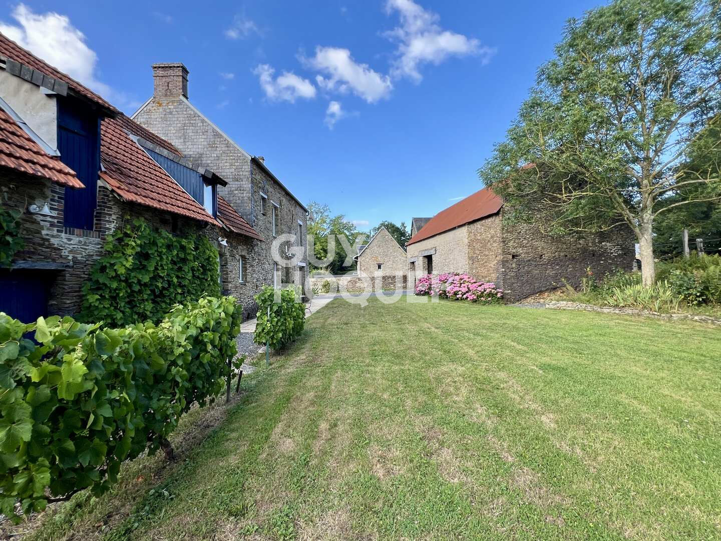 A Vendre, ancien Corps de Ferme avec dépendances et petit pré au Sud de BAYEUX (14240).