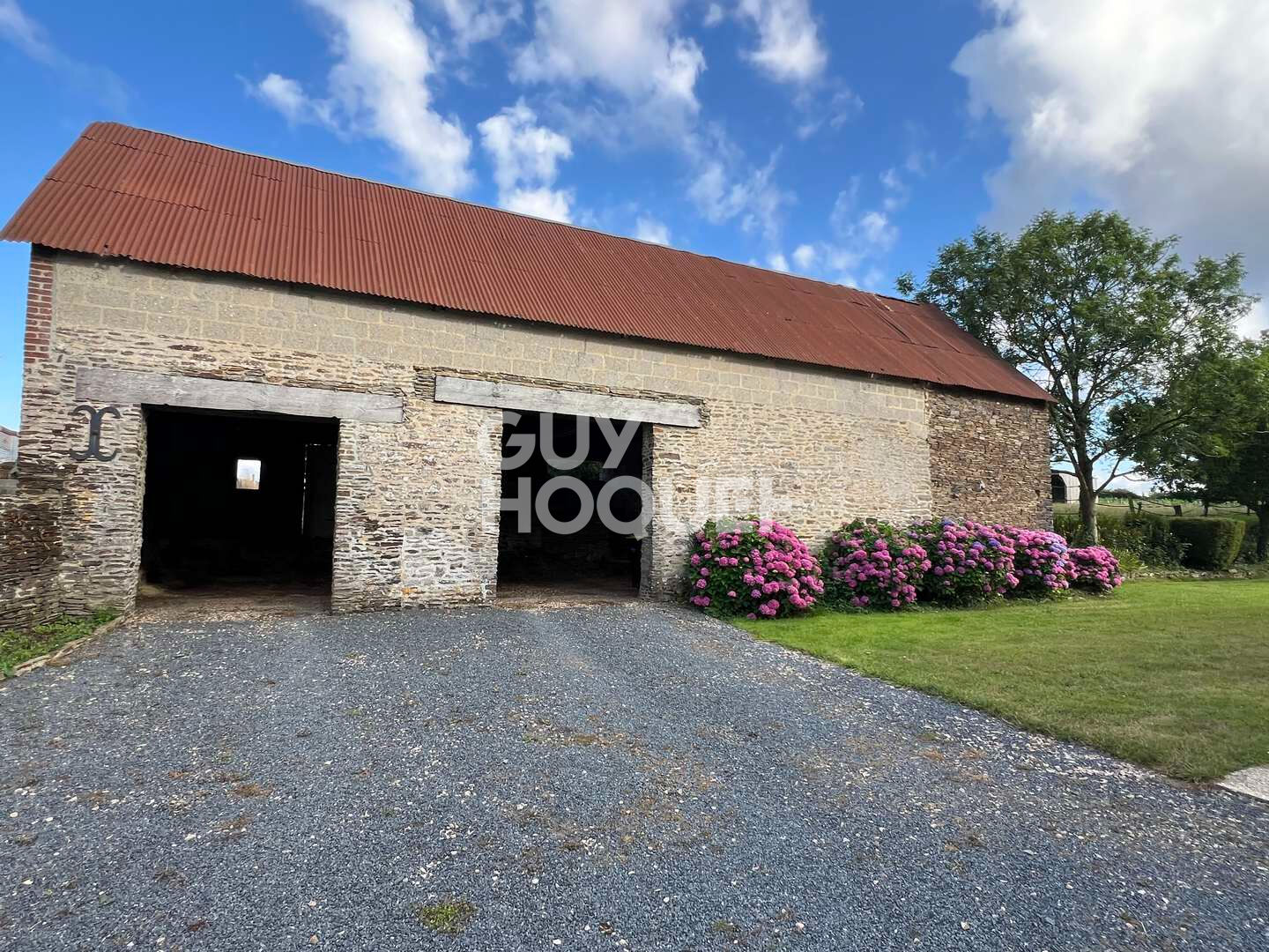 A Vendre, ancien Corps de Ferme avec dépendances et petit pré au Sud de BAYEUX (14240).