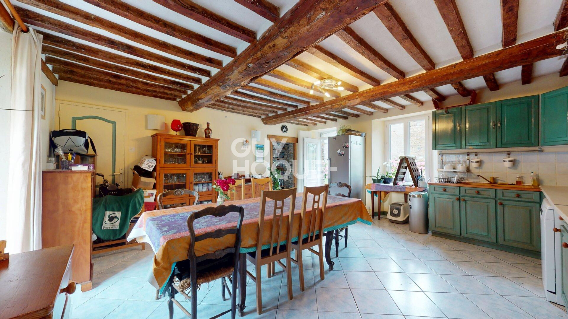 A Vendre, ancien Corps de Ferme avec dépendances et petit pré au Sud de BAYEUX (14240).