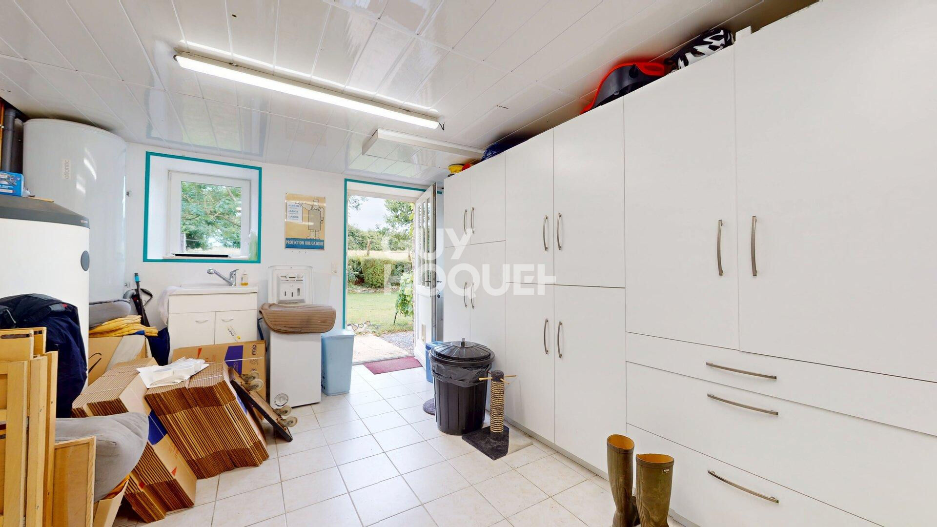 A Vendre, ancien Corps de Ferme avec dépendances et petit pré au Sud de BAYEUX (14240).