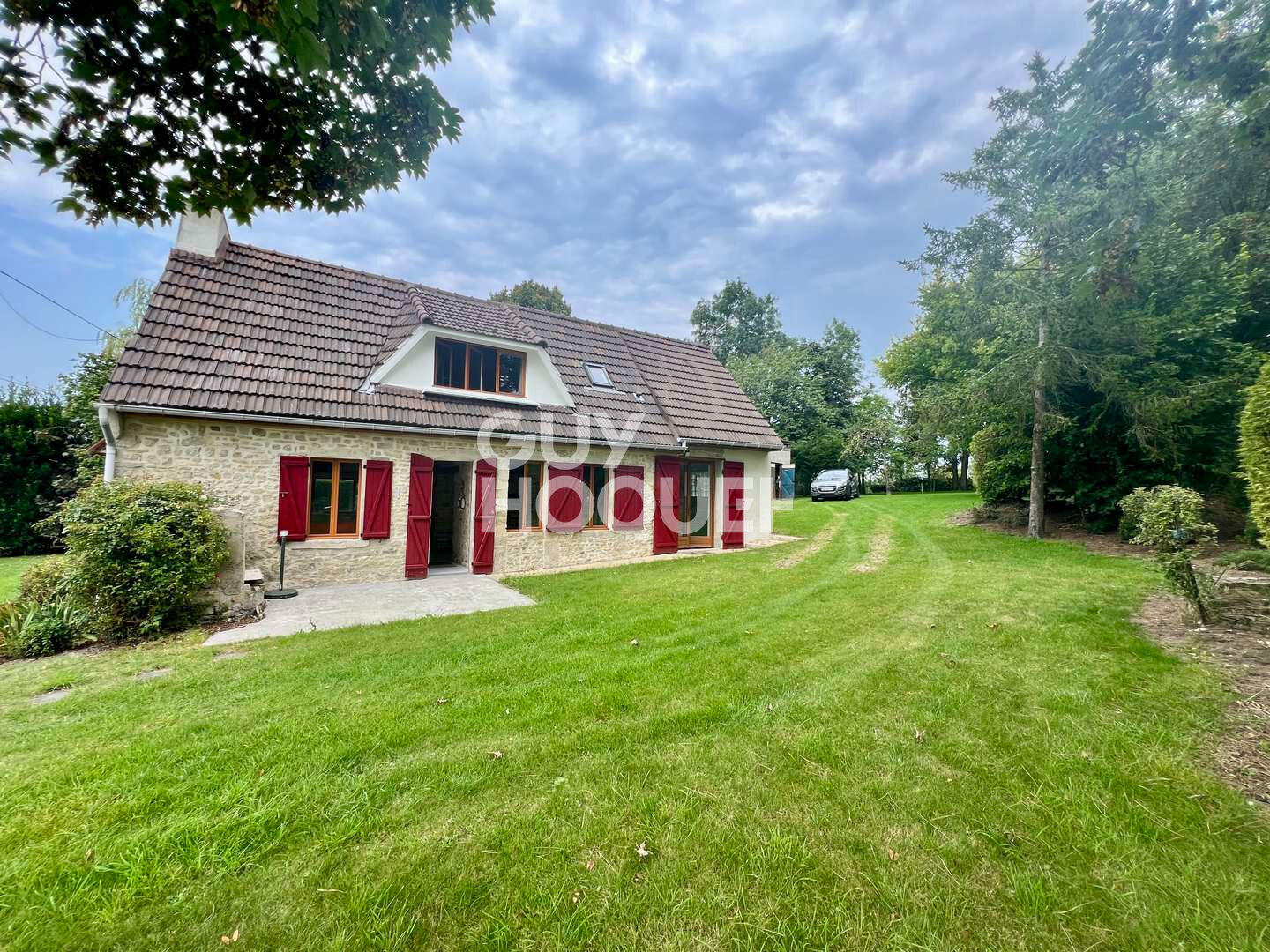 A VENDRE, Maison en pierre, 4 pièces principales à l'Ouest de BAYEUX.