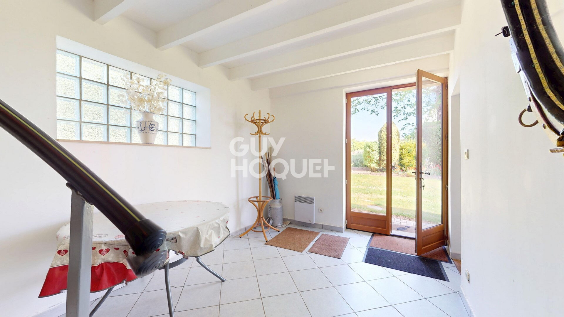 A VENDRE, Maison en pierre, 4 pièces principales à l'Ouest de BAYEUX.