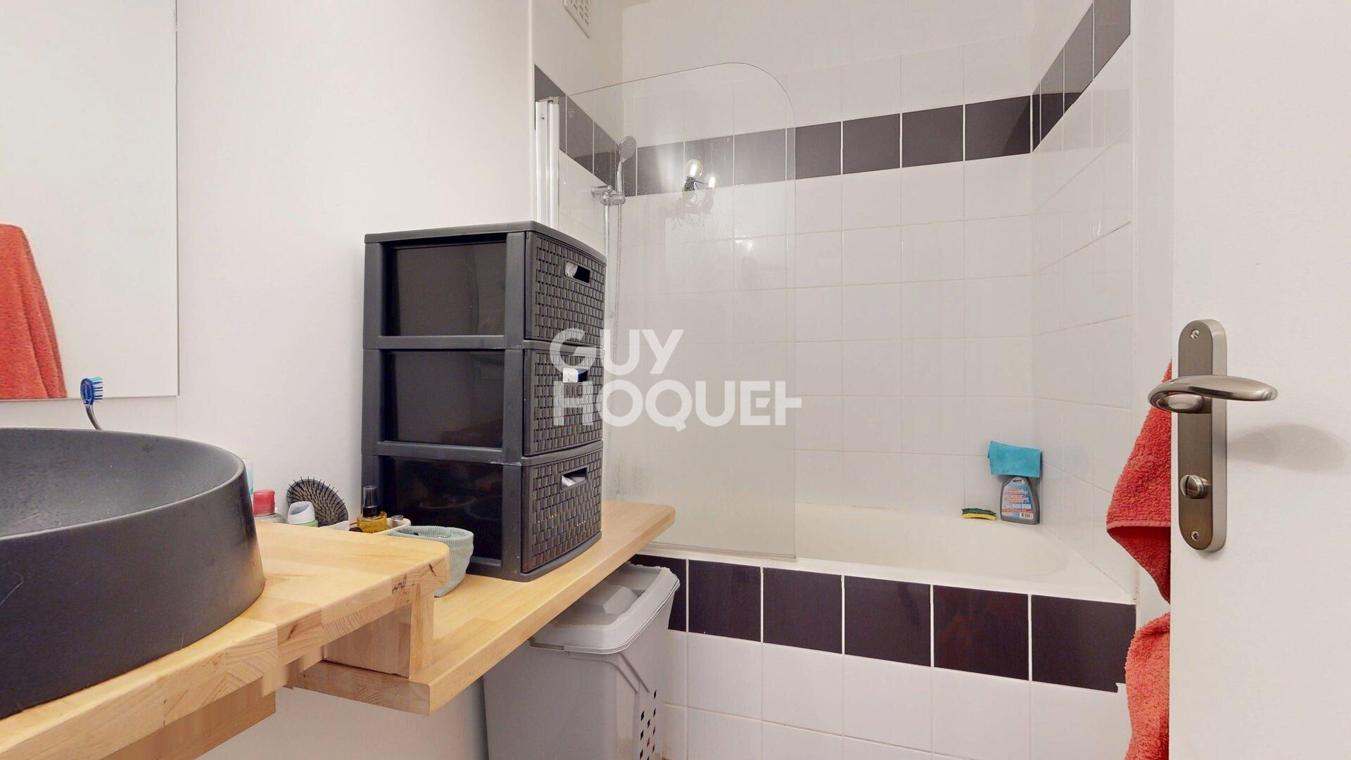À vendre, appartement de 60 m², 3 pièces à BAYEUX (14400).