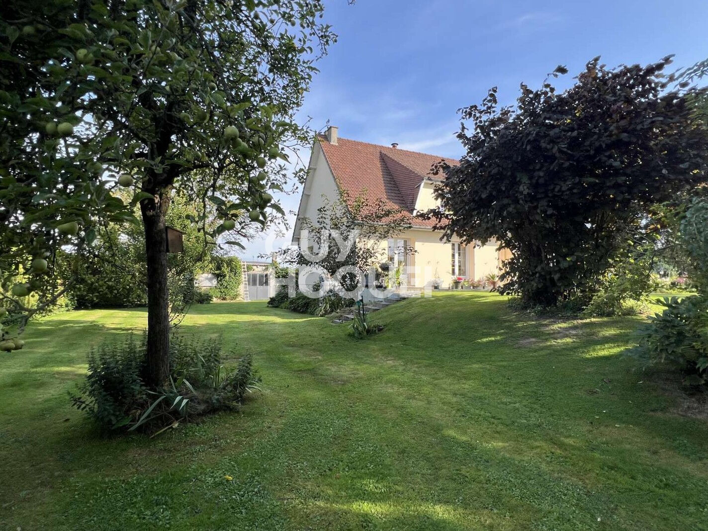 A vendre, Maison d'habitation, à BAYEUX (14400), de 5 pièces principales sur 2 120 m² de terrain.