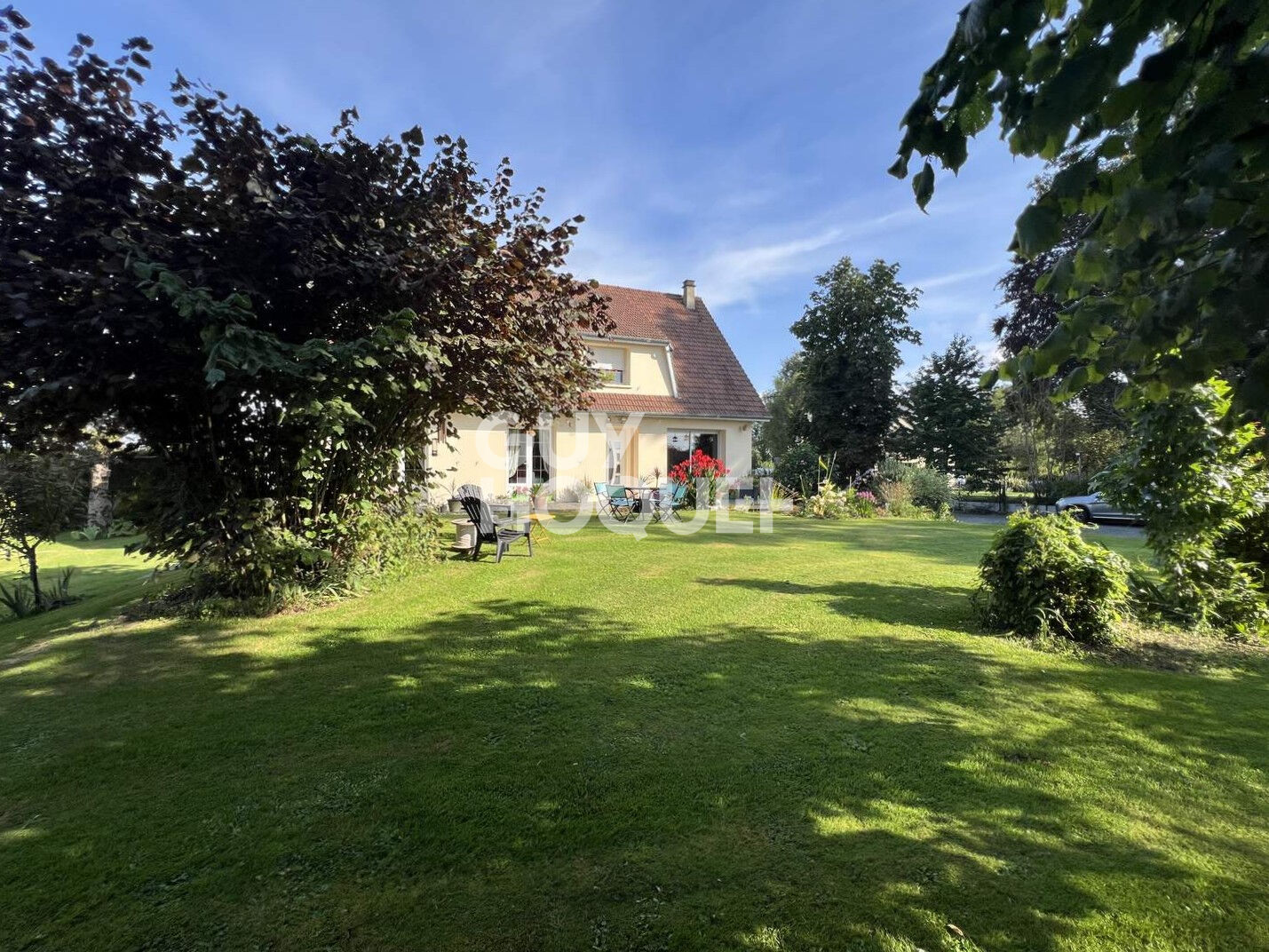 A vendre, Maison d'habitation, à BAYEUX (14400), de 5 pièces principales sur 2 120 m² de terrain.
