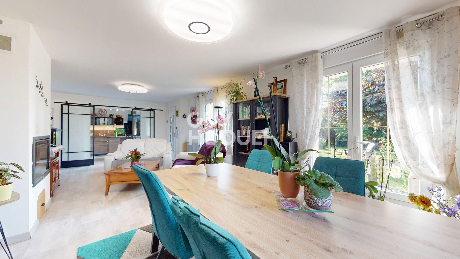 A vendre, Maison d'habitation, à BAYEUX (14400), de 5 pièces principales sur 2 120 m² de terrain.