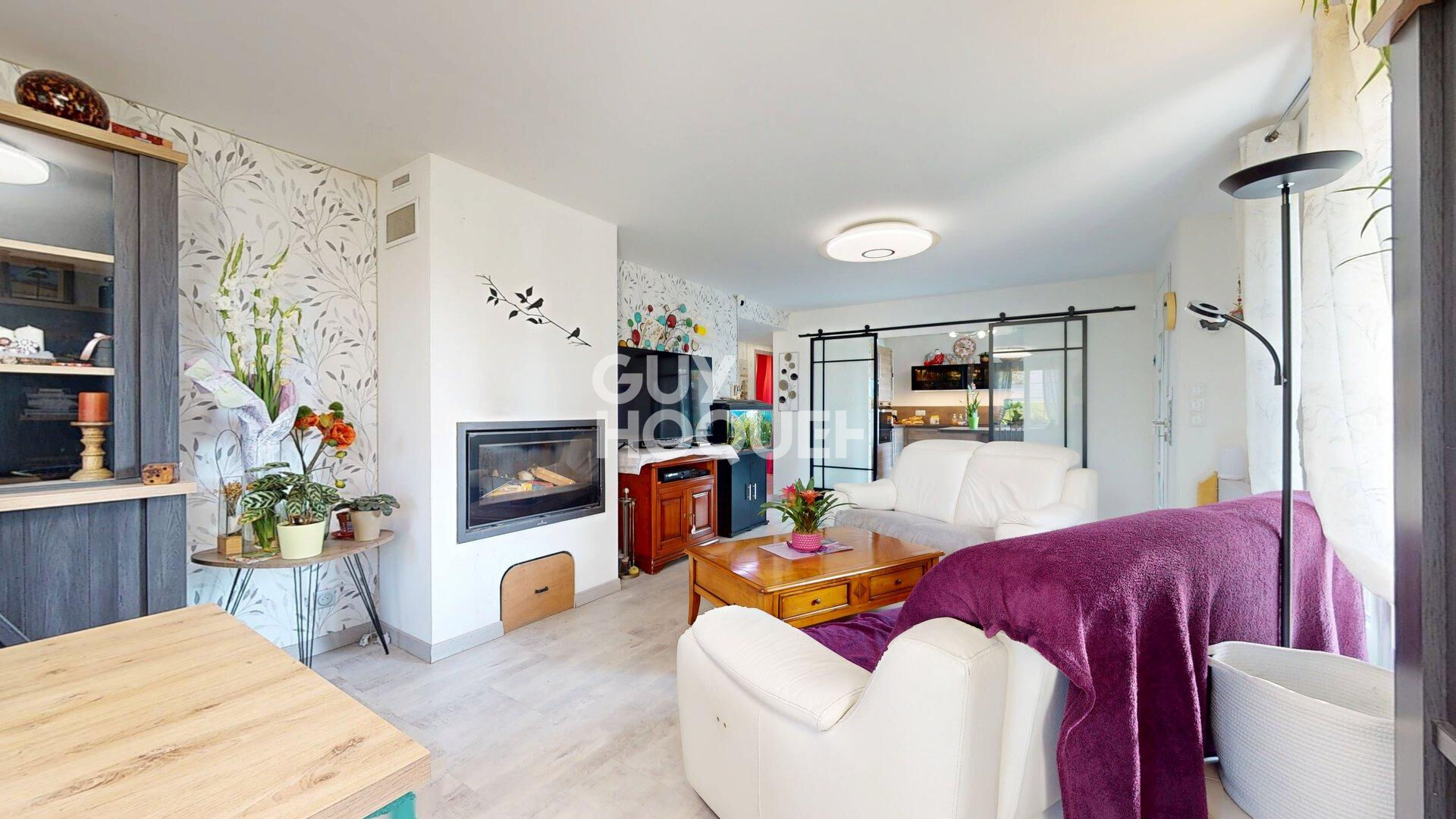 A vendre, Maison d'habitation, à BAYEUX (14400), de 5 pièces principales sur 2 120 m² de terrain.