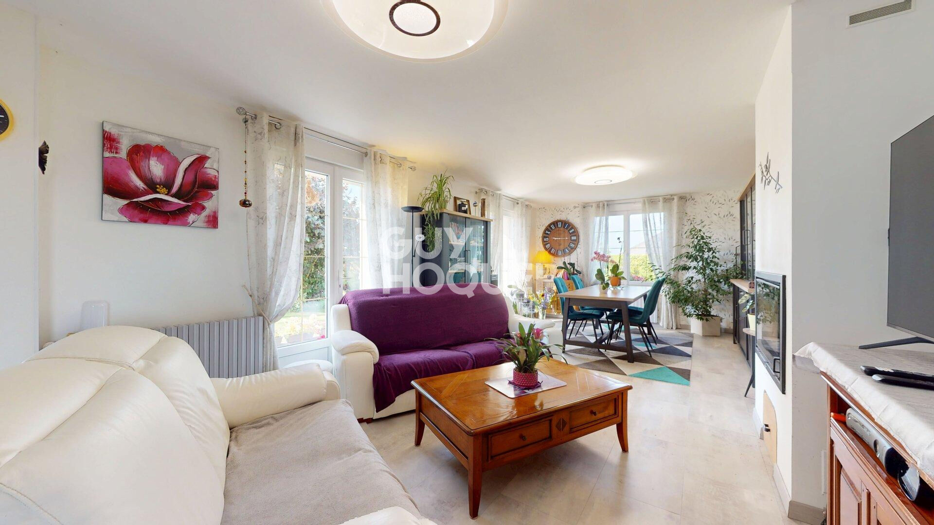 A vendre, Maison d'habitation, à BAYEUX (14400), de 5 pièces principales sur 2 120 m² de terrain.