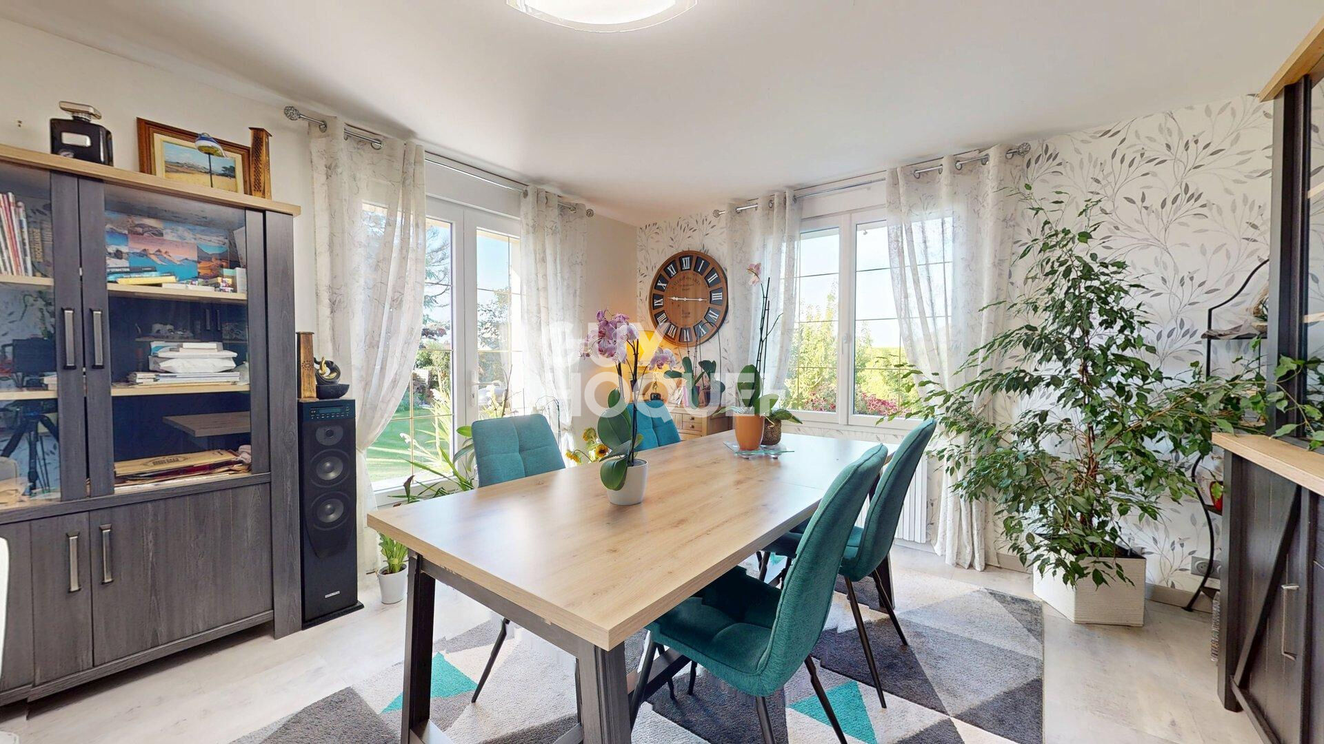 A vendre, Maison d'habitation, à BAYEUX (14400), de 5 pièces principales sur 2 120 m² de terrain.