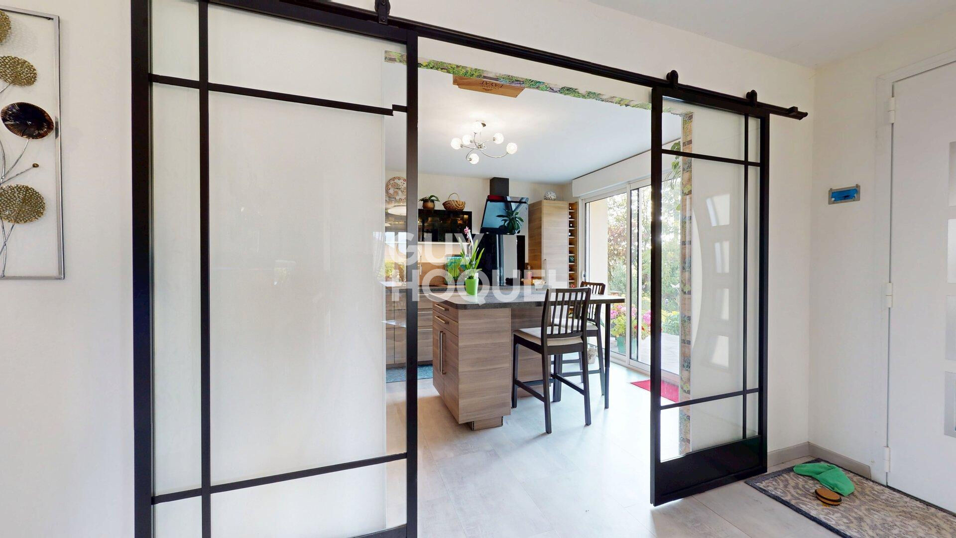 A vendre, Maison d'habitation, à BAYEUX (14400), de 5 pièces principales sur 2 120 m² de terrain.