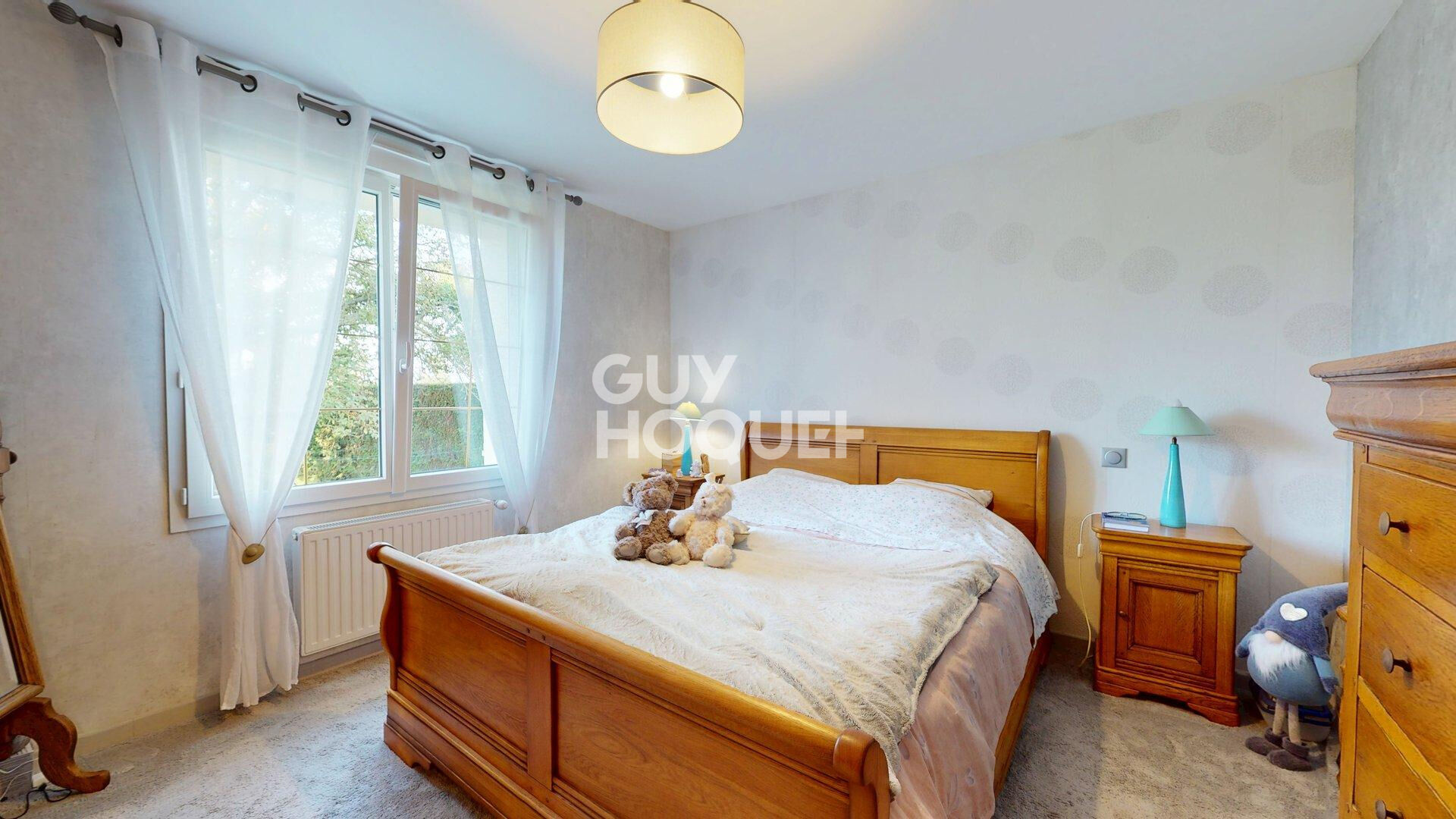 A vendre, Maison d'habitation, à BAYEUX (14400), de 5 pièces principales sur 2 120 m² de terrain.