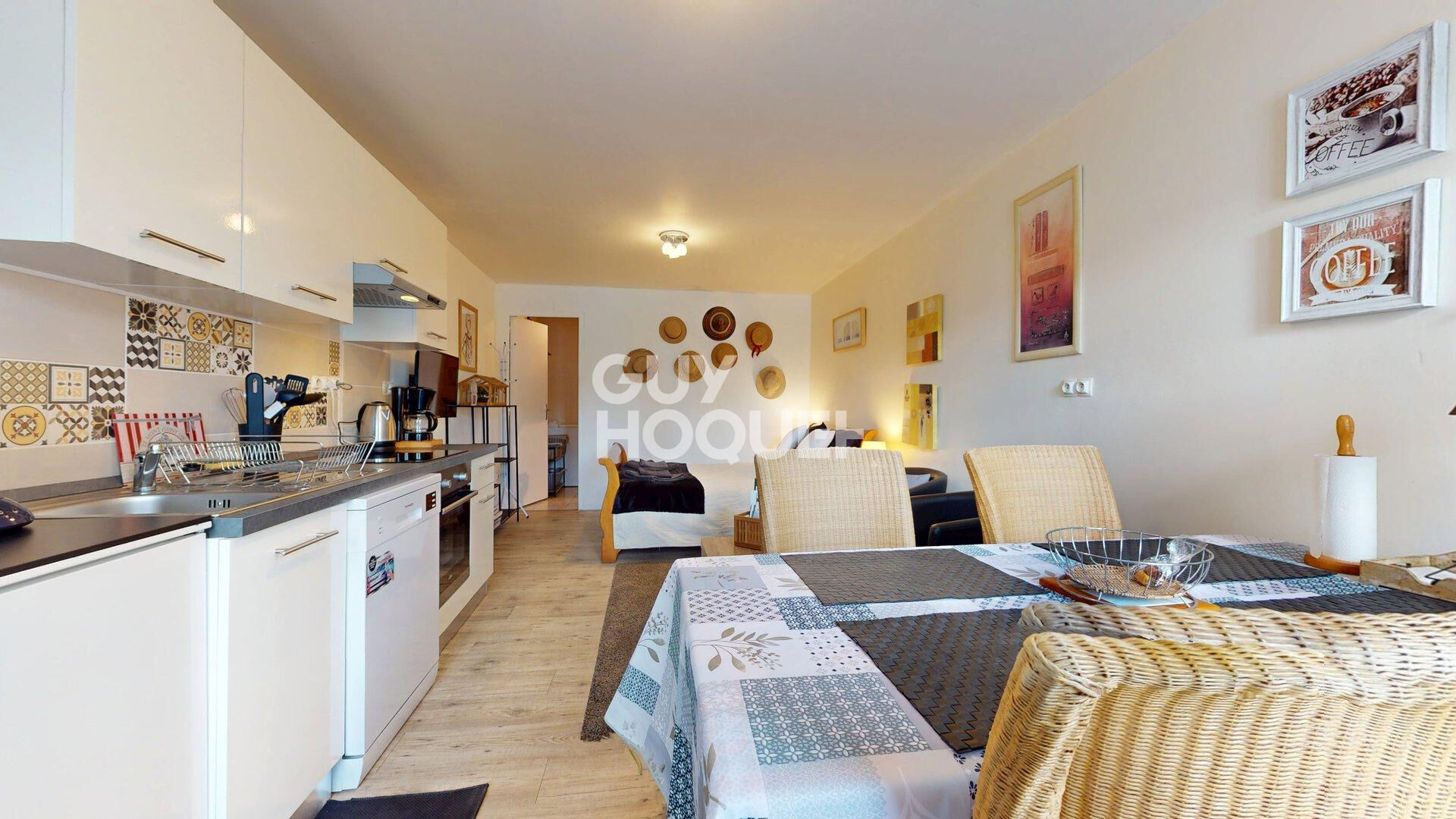 A Vendre Maison en pierre (124 m²) et gîte (27 m²) au Sud de BAYEUX.