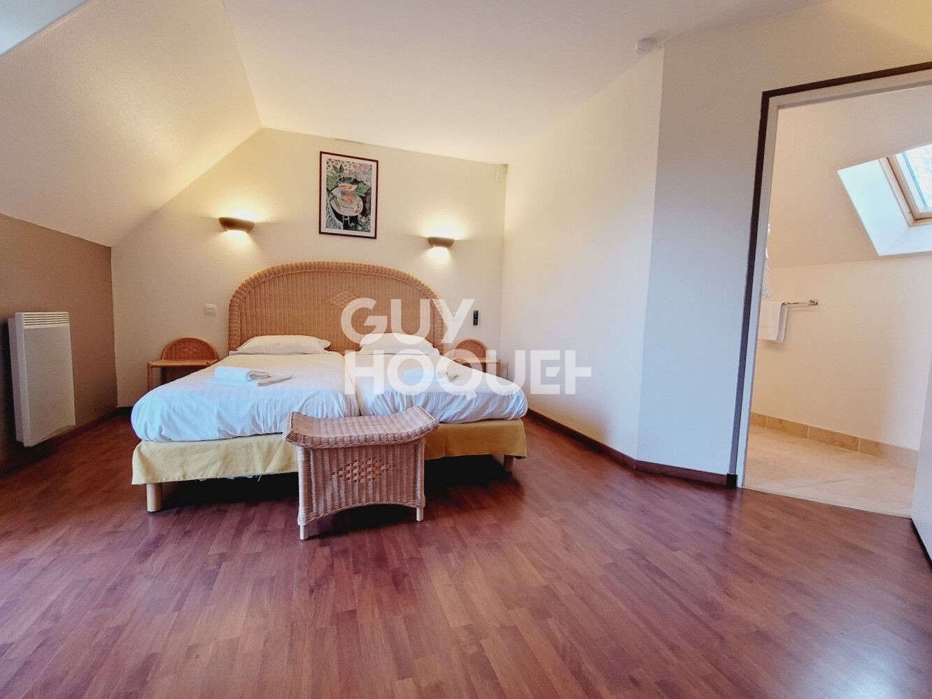 POUR INVESTISSEUR, Immeuble pour locations saisonnières à Colleville-sur-Mer, proche Omaha Beach.