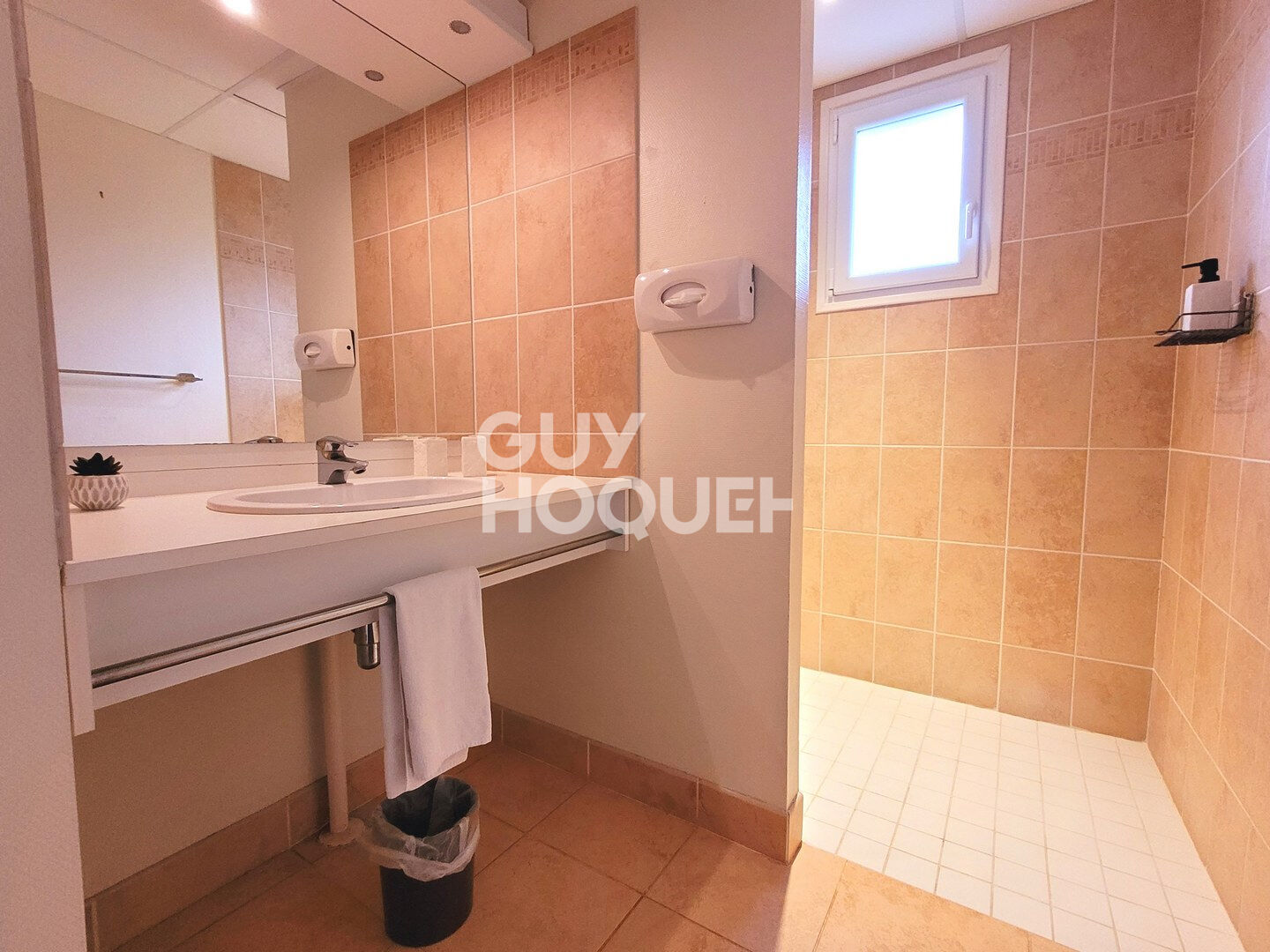 POUR INVESTISSEUR, Immeuble pour locations saisonnières à Colleville-sur-Mer, proche Omaha Beach.