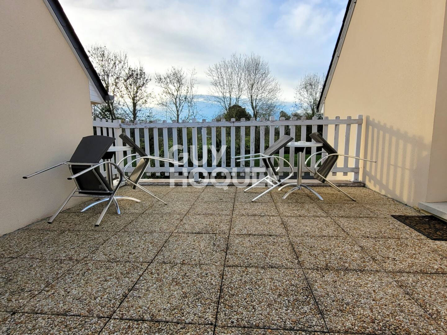 POUR INVESTISSEUR, Immeuble pour locations saisonnières à Colleville-sur-Mer, proche Omaha Beach.