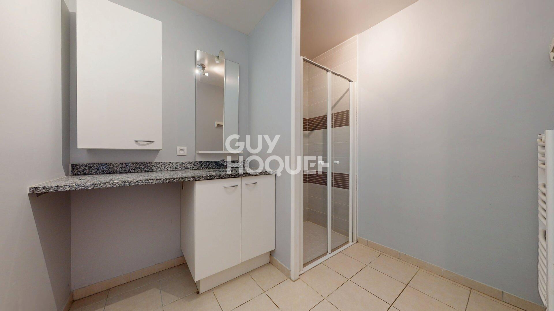 RARE, Maison de plain-pied à BAYEUX, proche commerces.