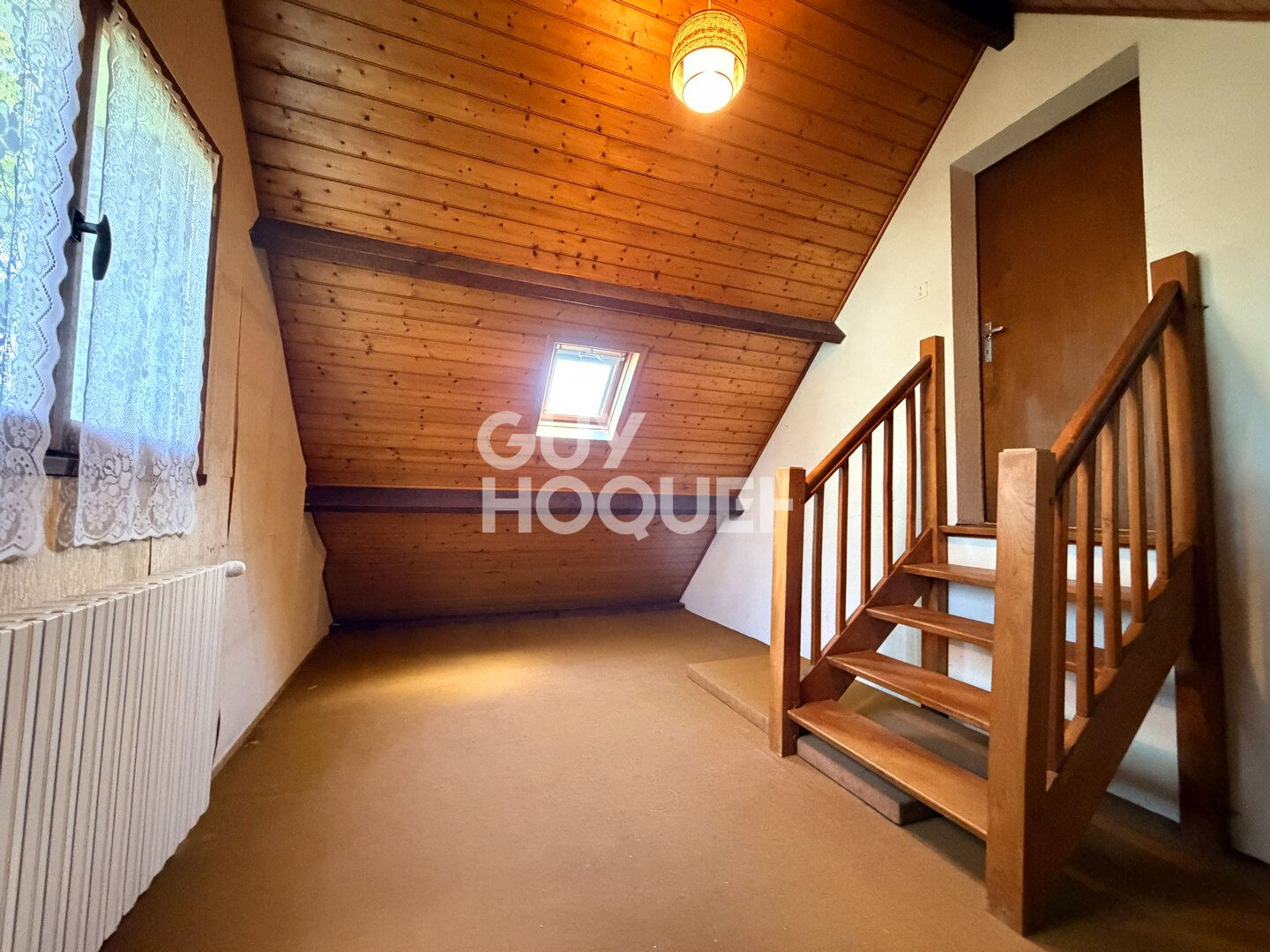 A vendre, à BAYEUX (14400), maison de 122 m², 6 pièces principales, avec sous-sol et garage.