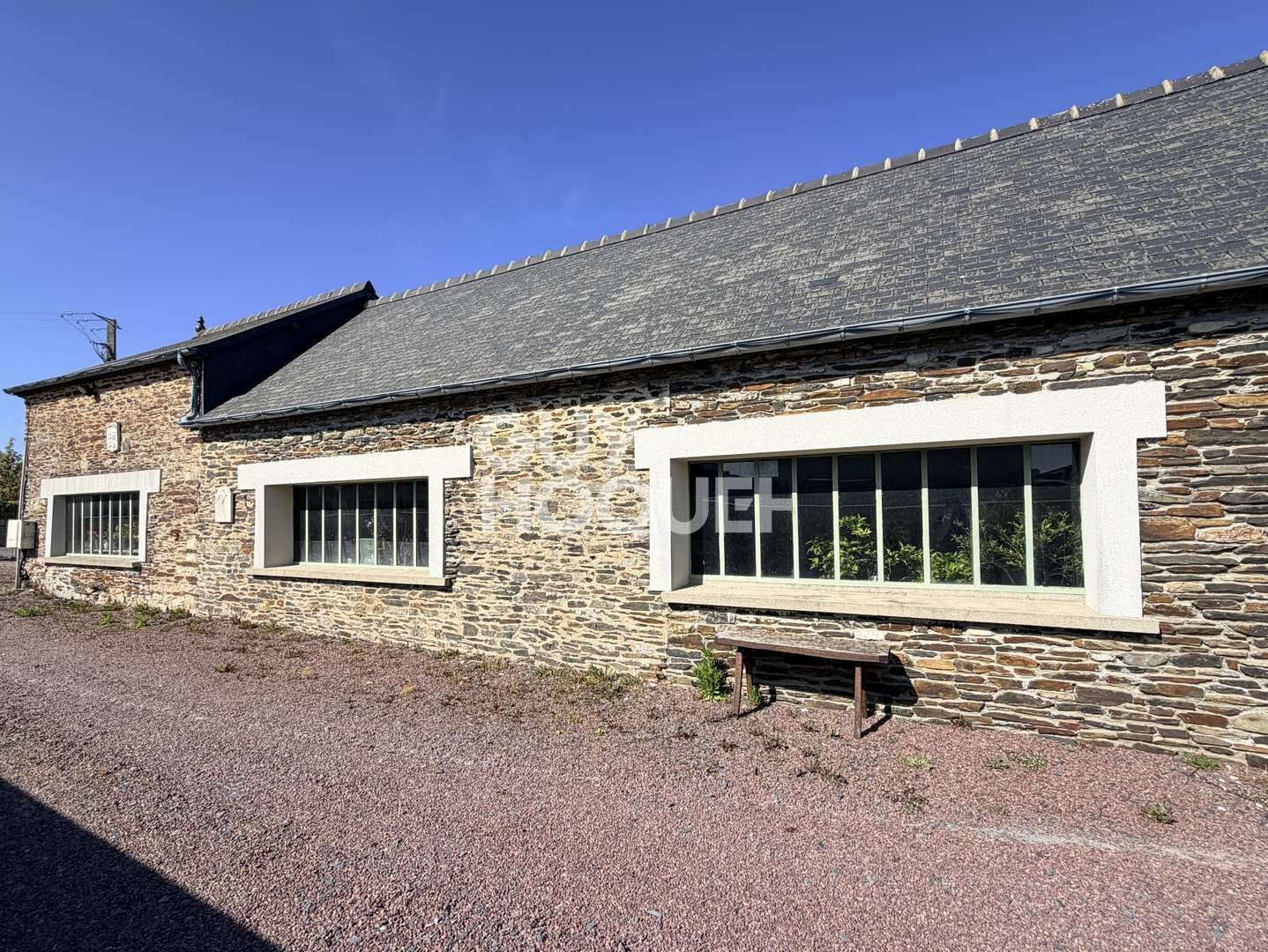 A Vendre, Maison ancienne de 138 m² habitables et grande dépendance.