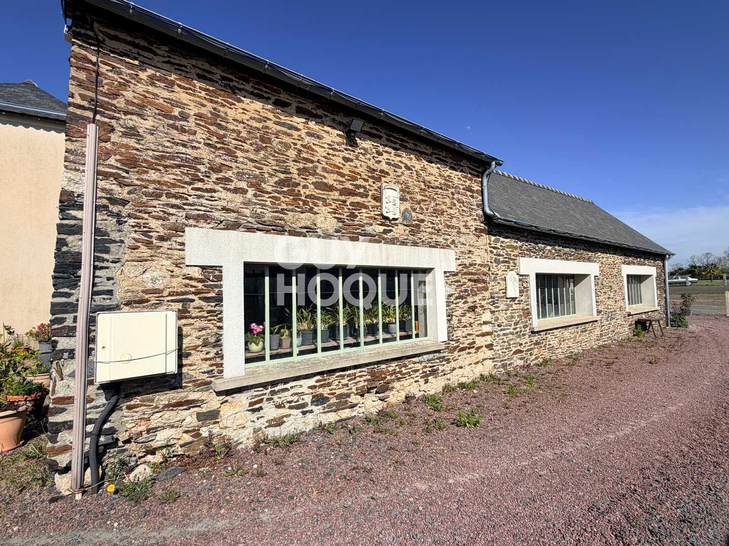 A Vendre, Maison ancienne de 138 m² habitables et grande dépendance.