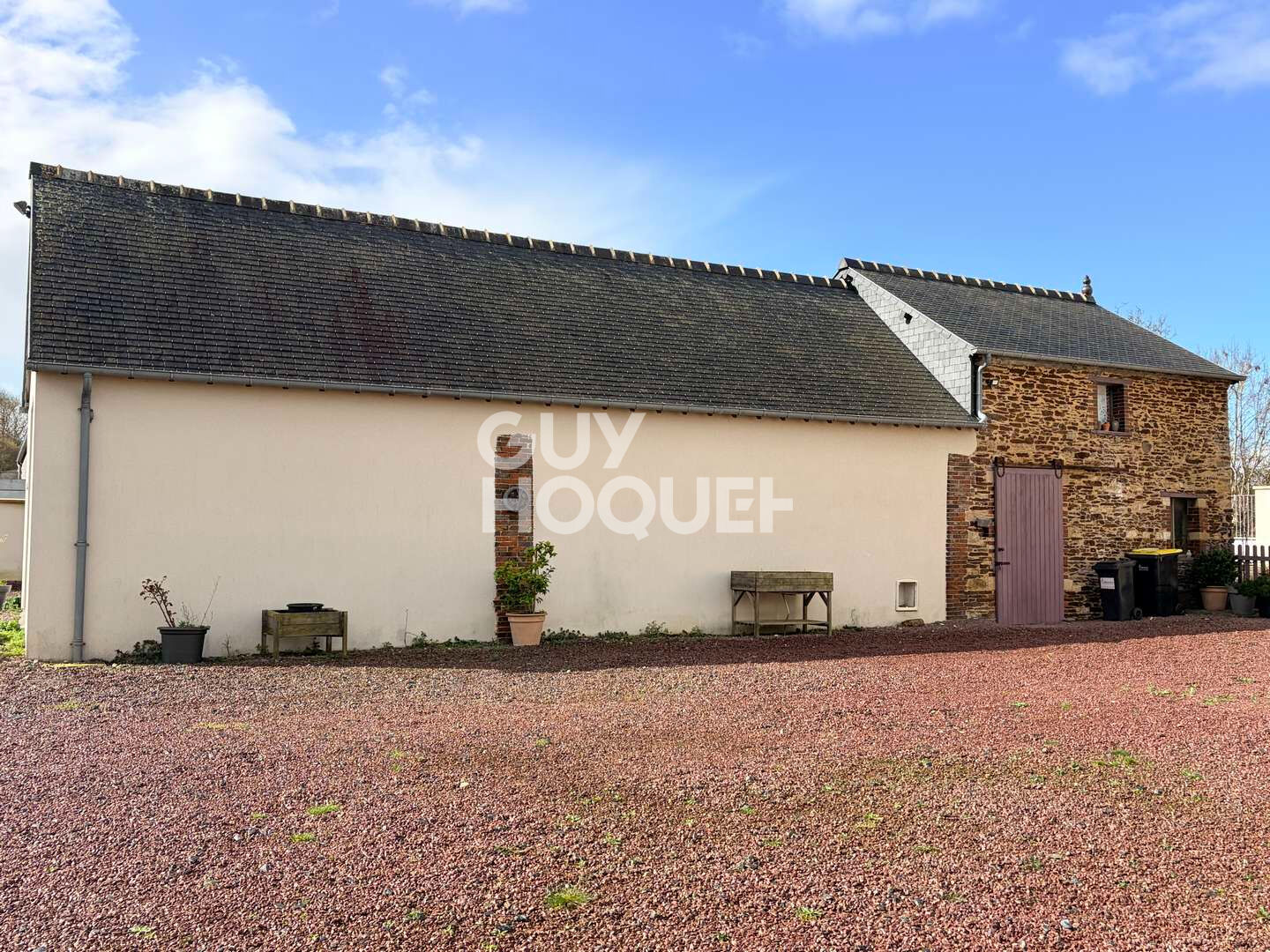 A Vendre, Maison ancienne de 138 m² habitables et grande dépendance.