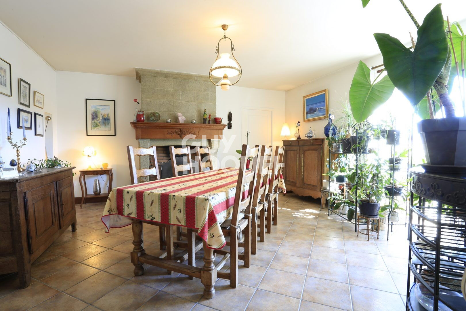 A Vendre, Maison ancienne de 138 m² habitables et grande dépendance.