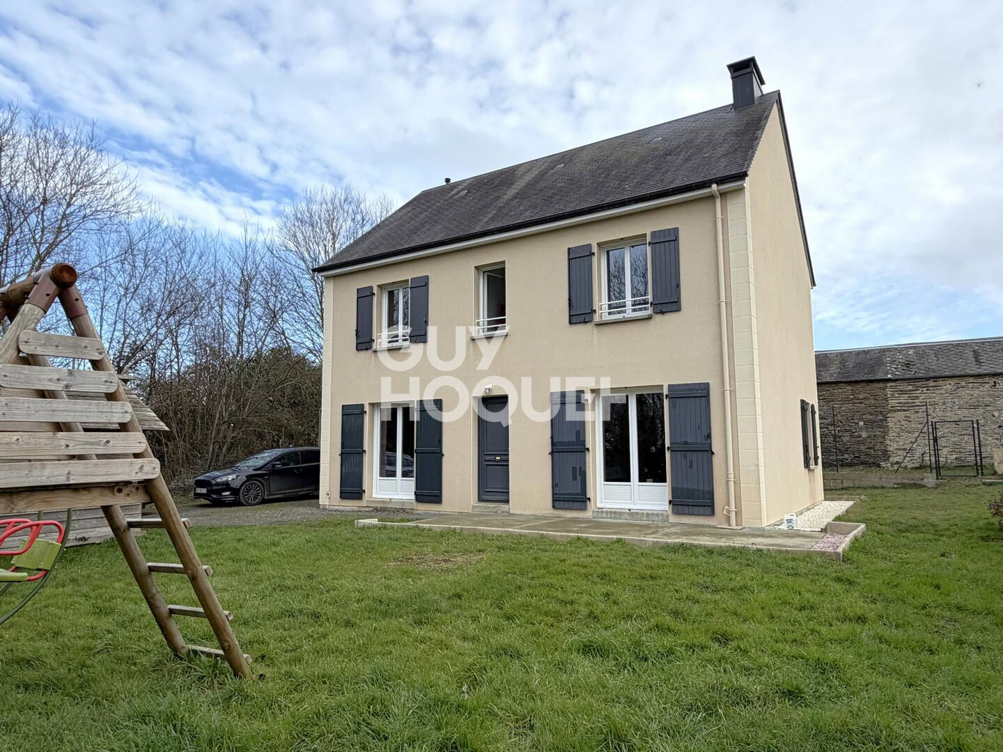 A Vendre, Maison de 122 m² habitables, 5 pièces principales dont 4 chambres, au Sud de BAYEUX. (14240.