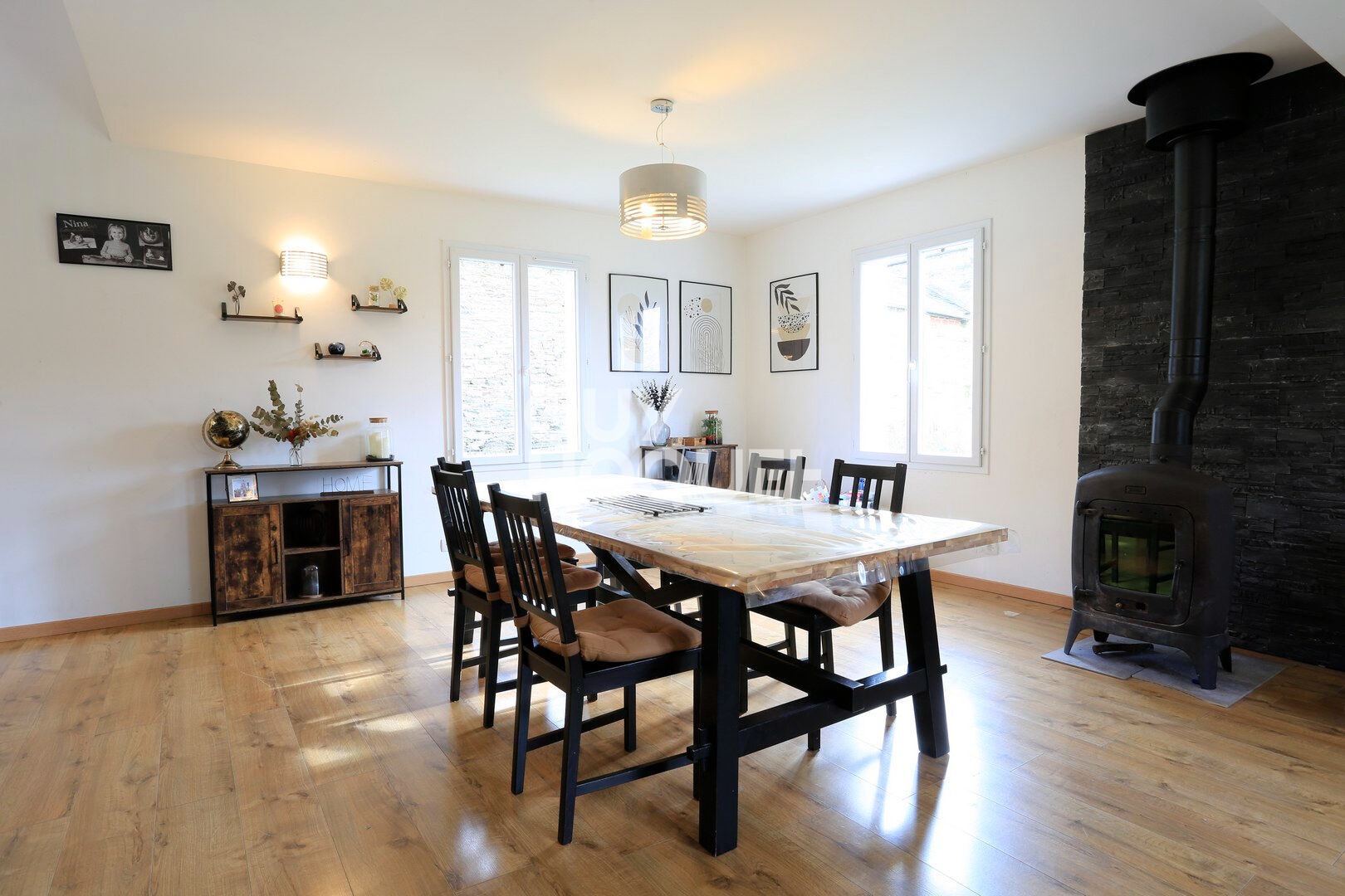 A Vendre, Maison de 122 m² habitables, 5 pièces principales dont 4 chambres, au Sud de BAYEUX. (14240.