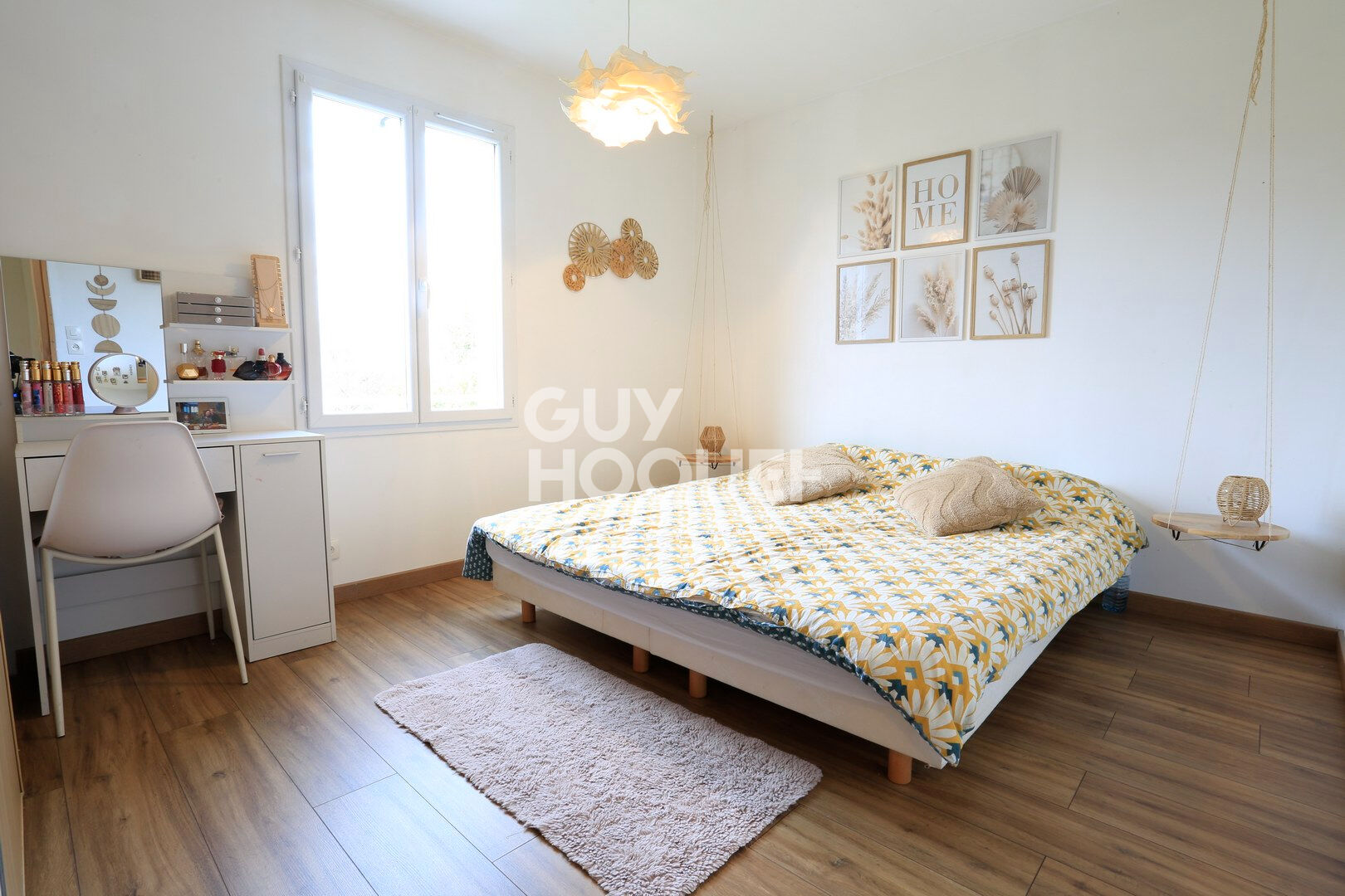 A Vendre, Maison de 122 m² habitables, 5 pièces principales dont 4 chambres, au Sud de BAYEUX. (14240.