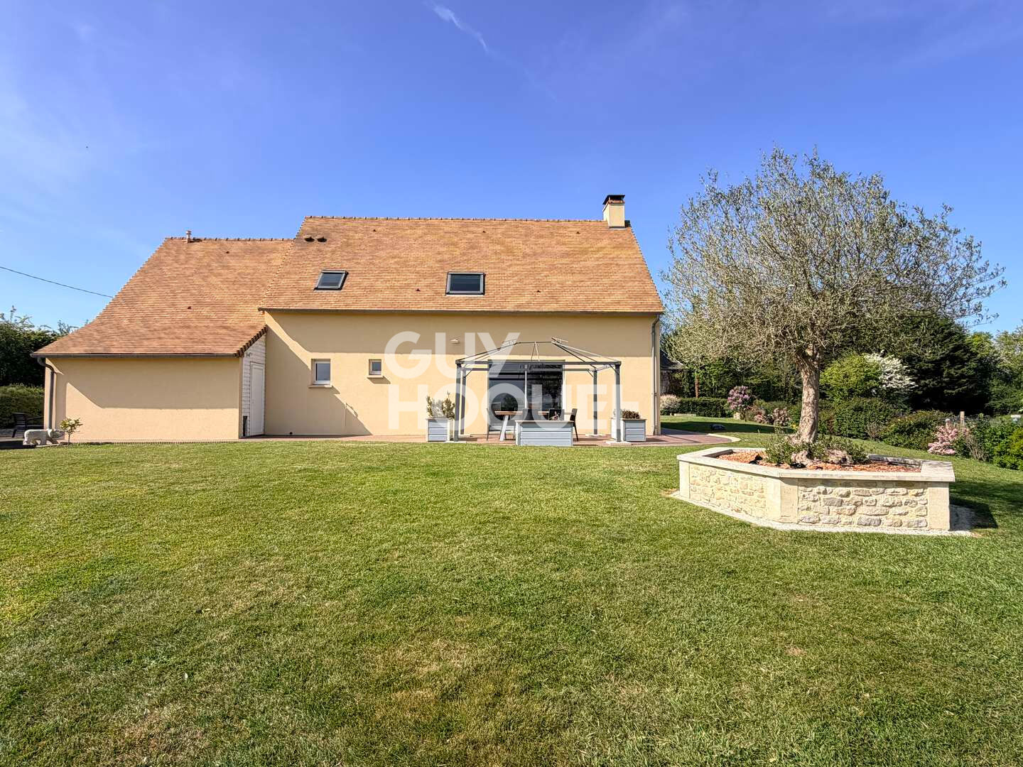A Vendre, à l'Ouest de BAYEUX, maison familiale de 144 m² habitables.