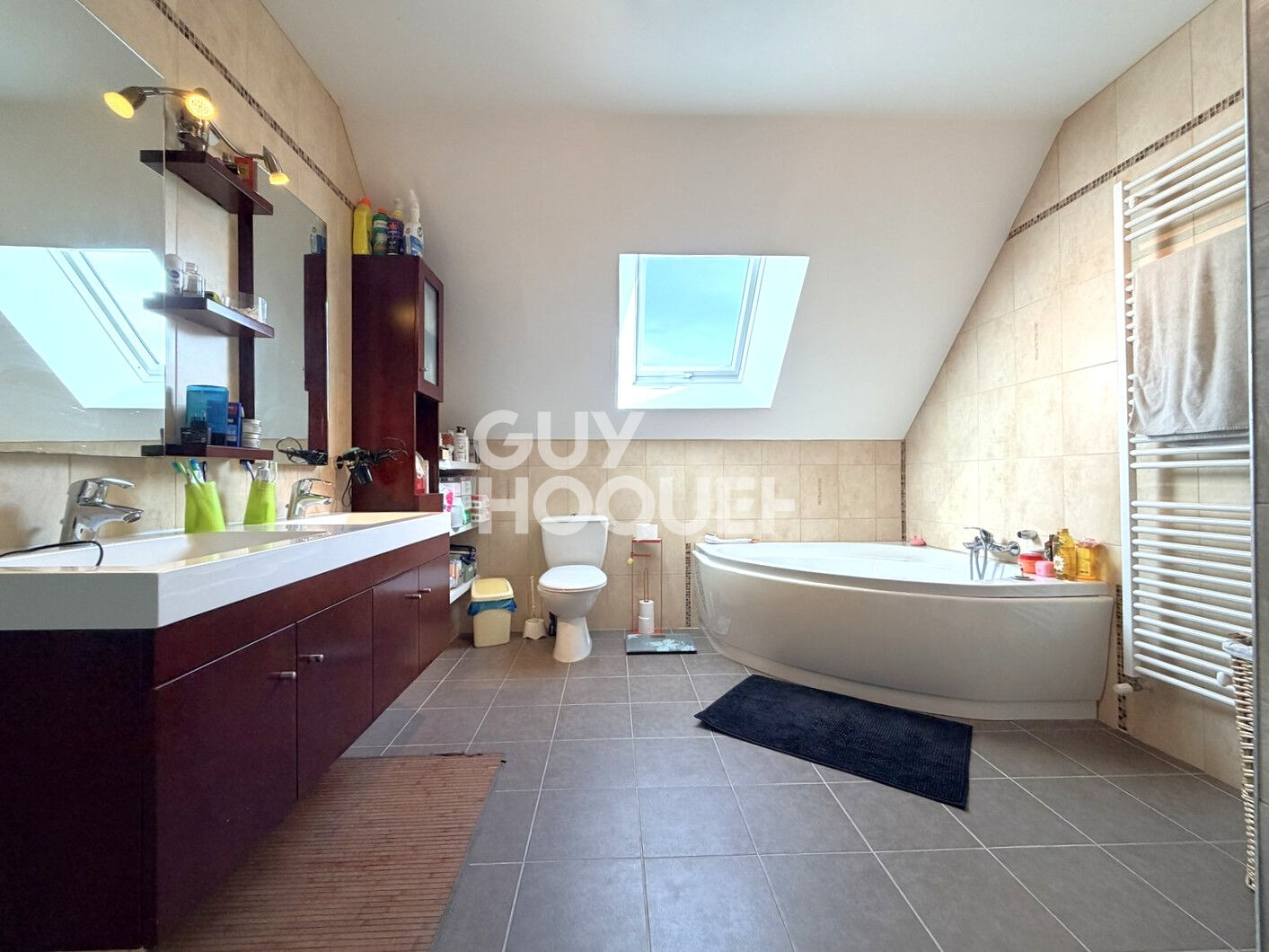 A Vendre, à l'Ouest de BAYEUX, maison familiale de 144 m² habitables.