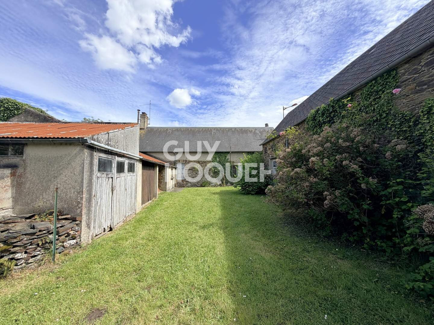 A vendre, Maison ancienne de plain-pied à LE TRONQUAY (14490) avec dépendances.