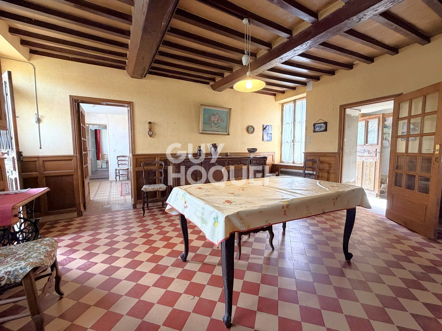 A vendre, Maison ancienne de plain-pied à LE TRONQUAY (14490) avec dépendances.