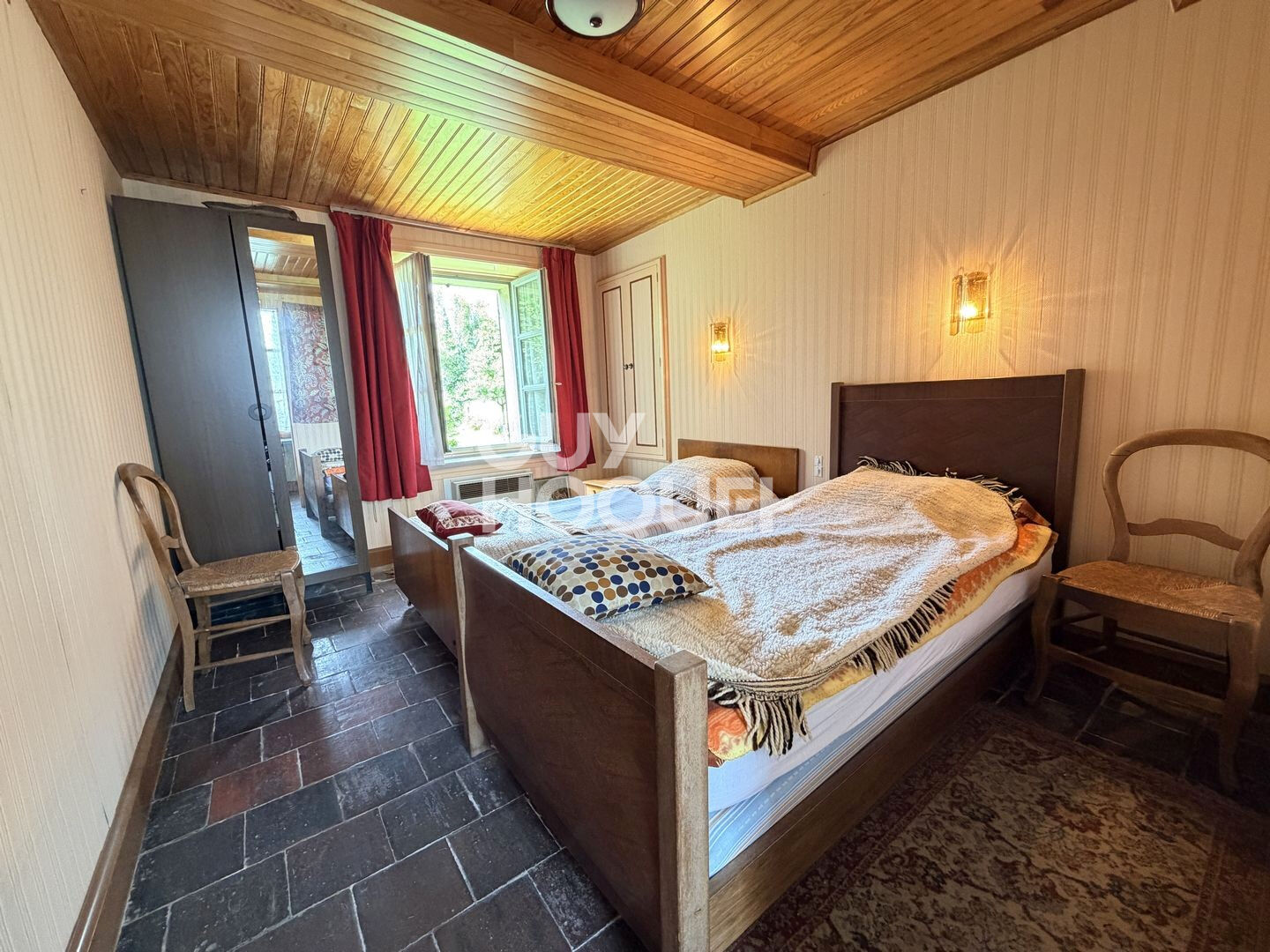 A vendre, Maison ancienne de plain-pied à LE TRONQUAY (14490) avec dépendances.