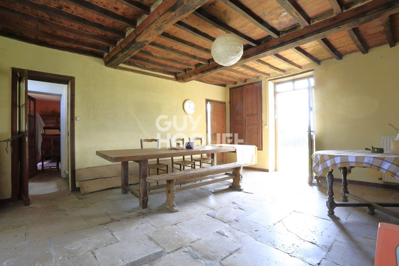 A Vendre, au Sud de BAYEUX, sur la commune de TRUNGY (14490), maison ancienne de 7 pièces principales.