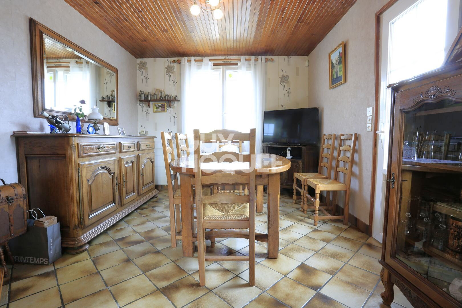 A VENDRE, maison entre BAYEUX et CAEN, 4 pièces principales avec jardin.
