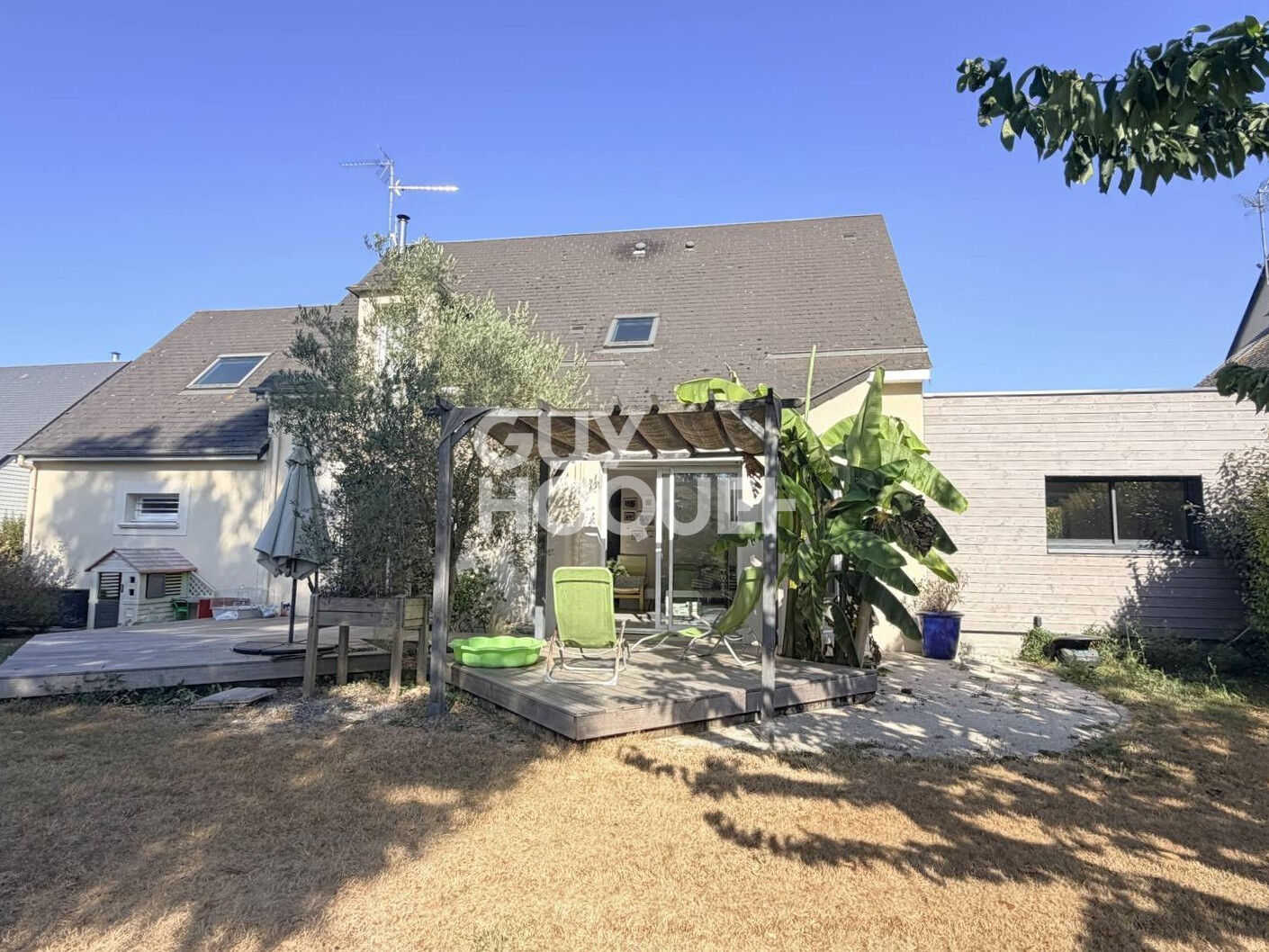 A Vendre, proche BAYEUX (14400), à Monceaux-en-Bessin, maison familiale de 148 m² habitables.